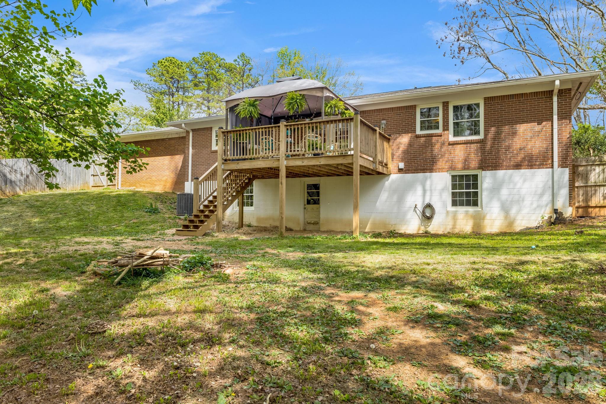 37 Duck Drive — Mars Hill