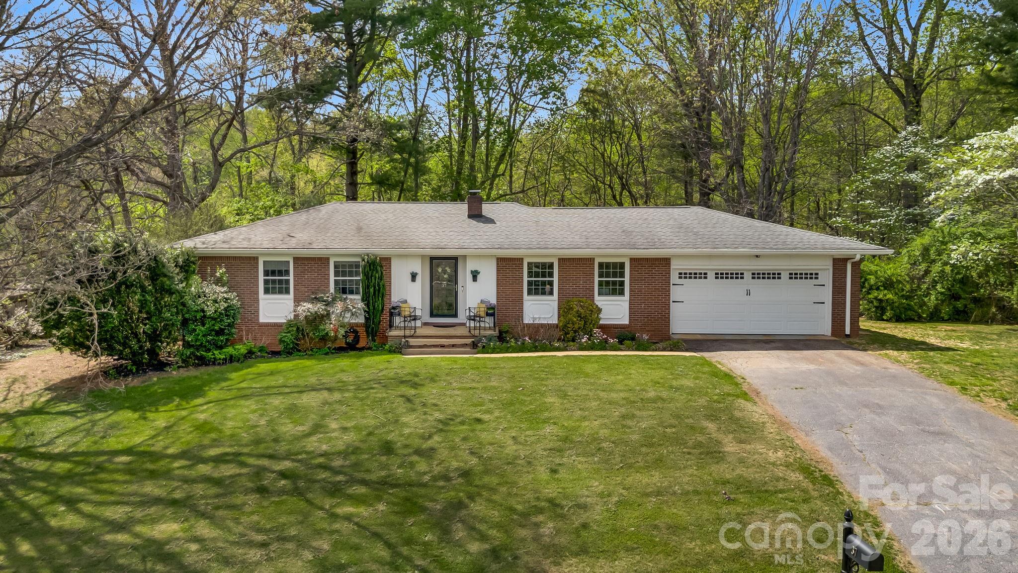 37 Duck Drive — Mars Hill