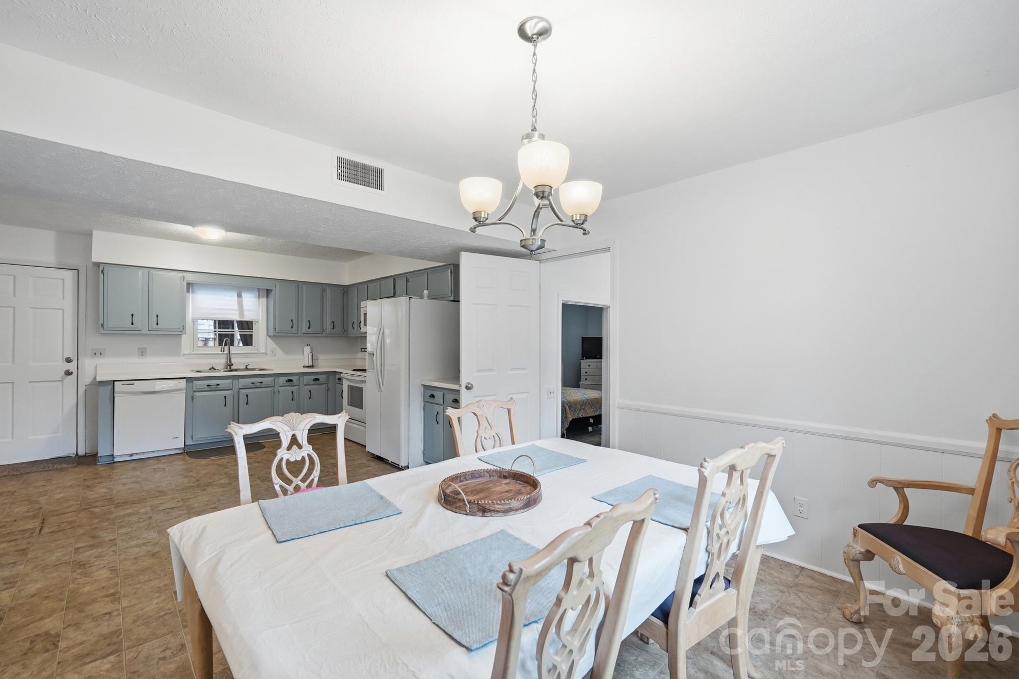 908 Forest Drive — Marshville