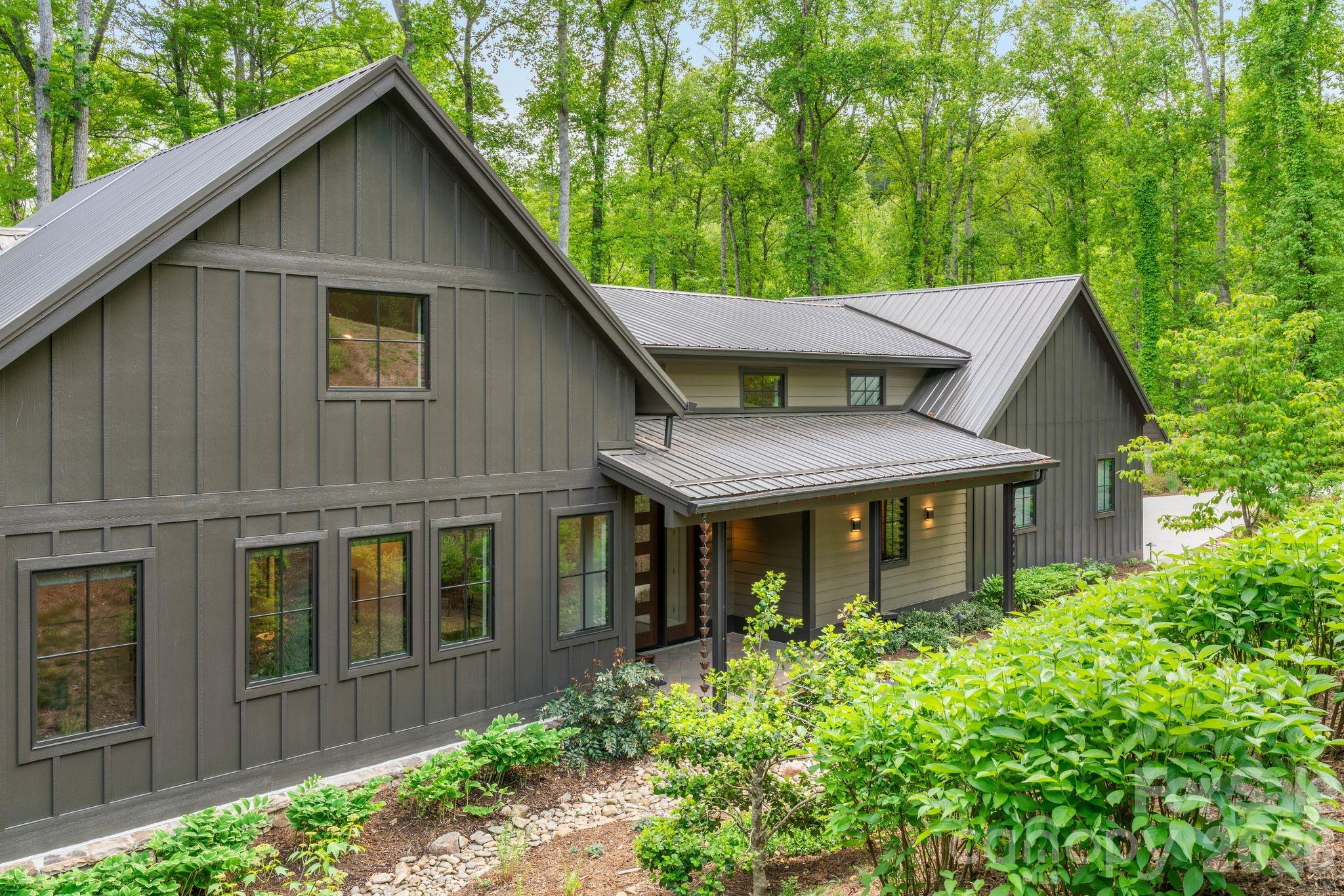 154 Wandering Oaks Way — Asheville