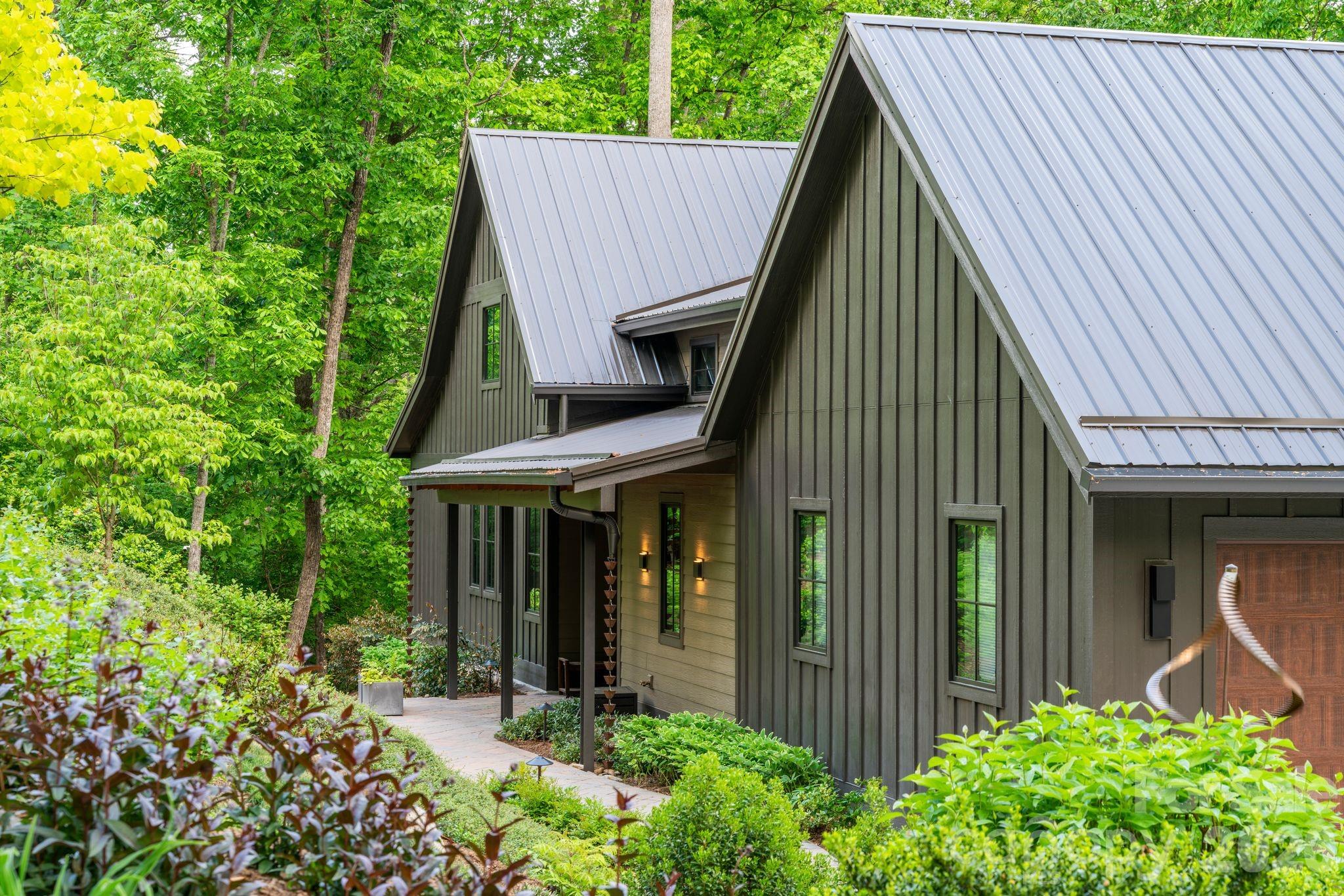 154 Wandering Oaks Way — Asheville