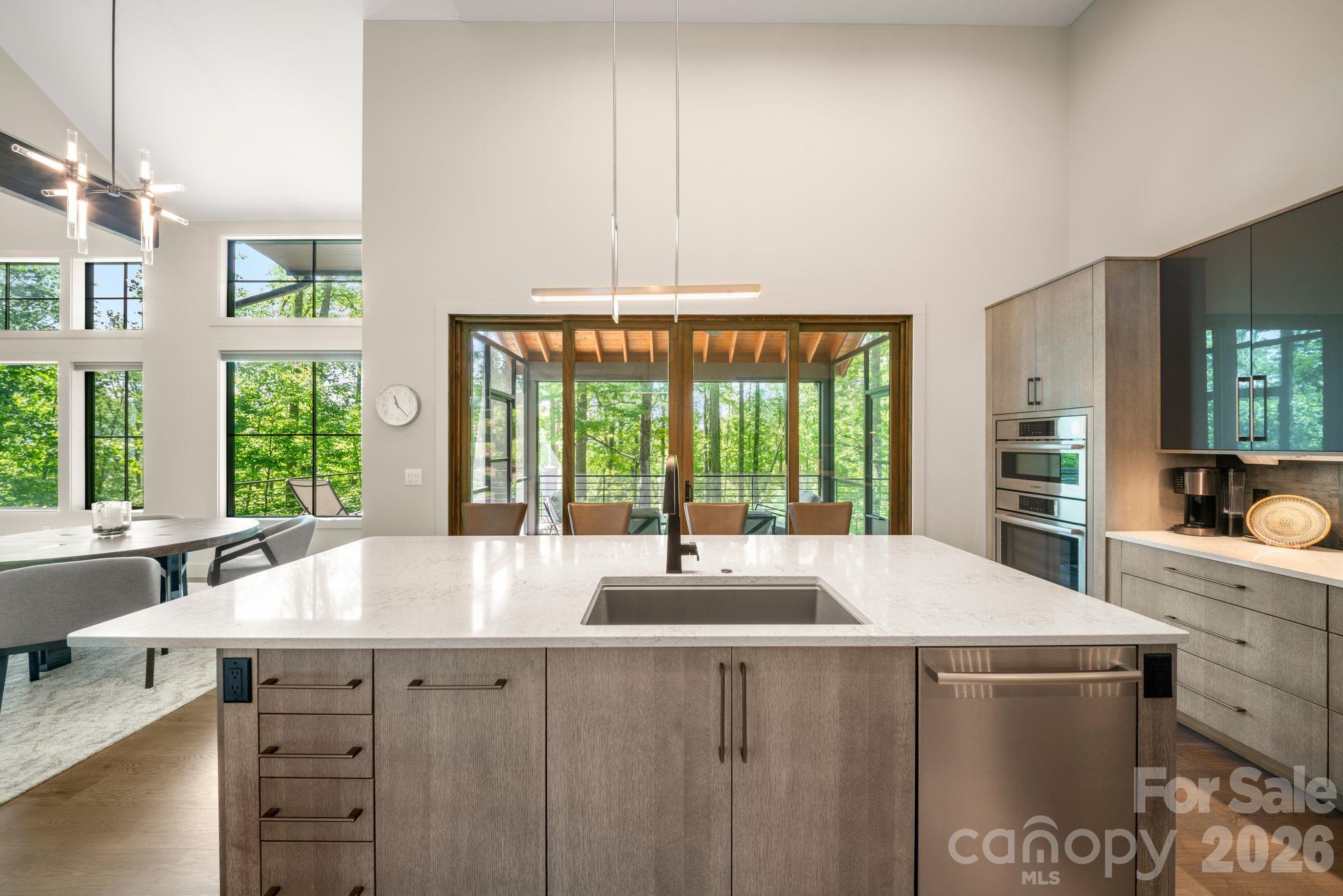 154 Wandering Oaks Way — Asheville