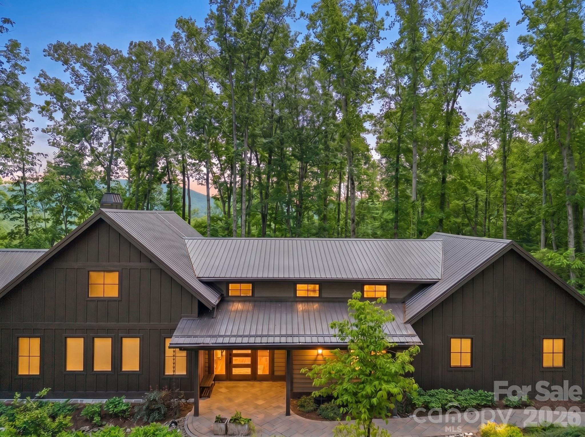 154 Wandering Oaks Way — Asheville