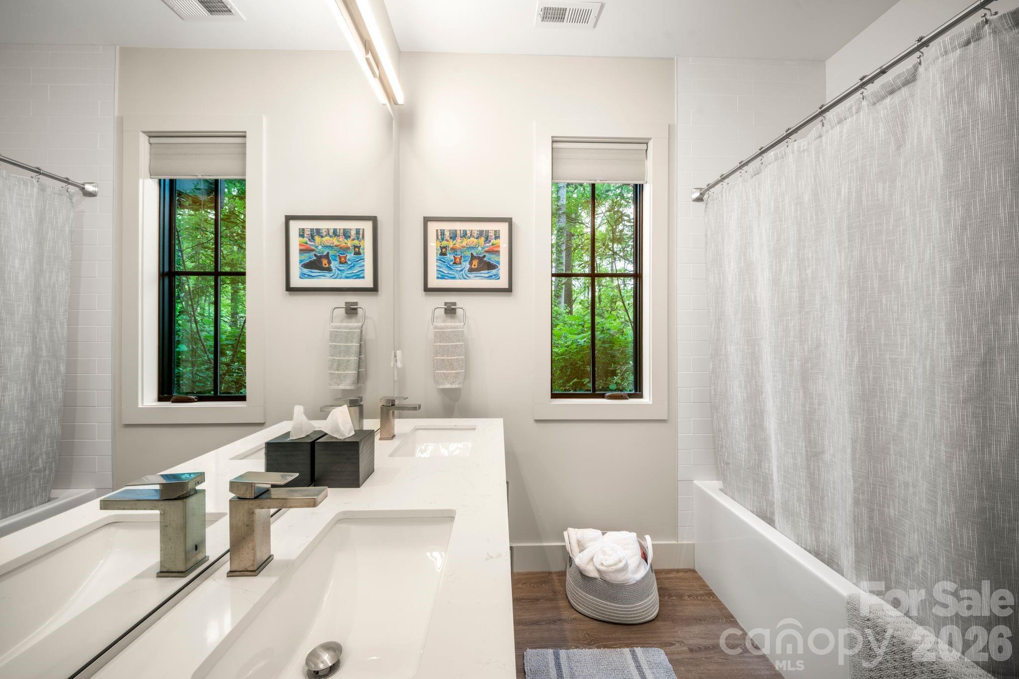 154 Wandering Oaks Way — Asheville