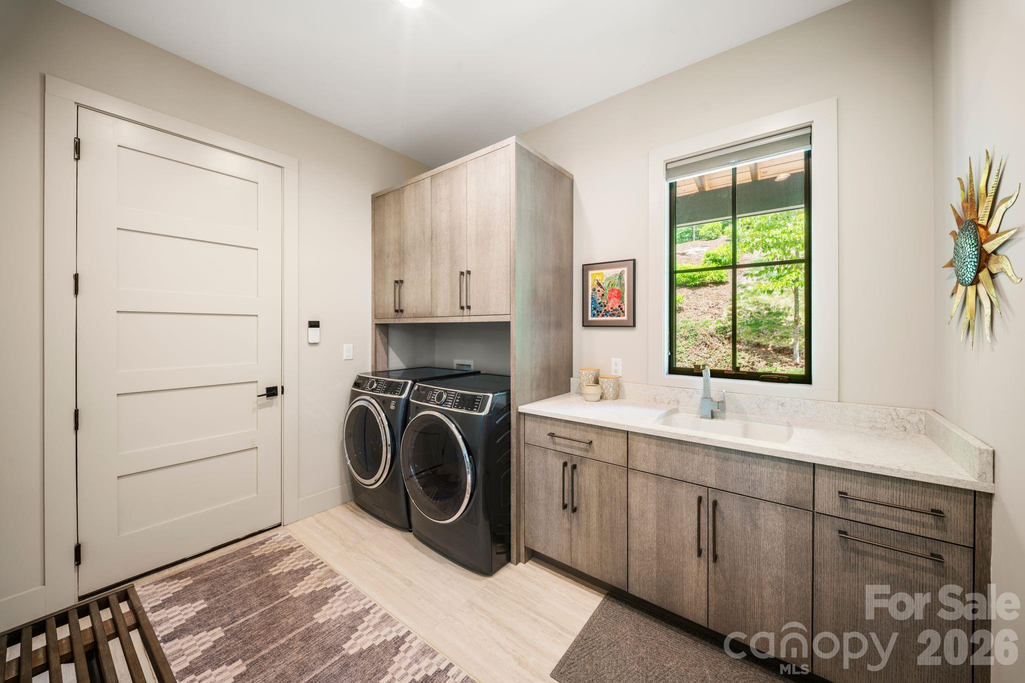 154 Wandering Oaks Way — Asheville
