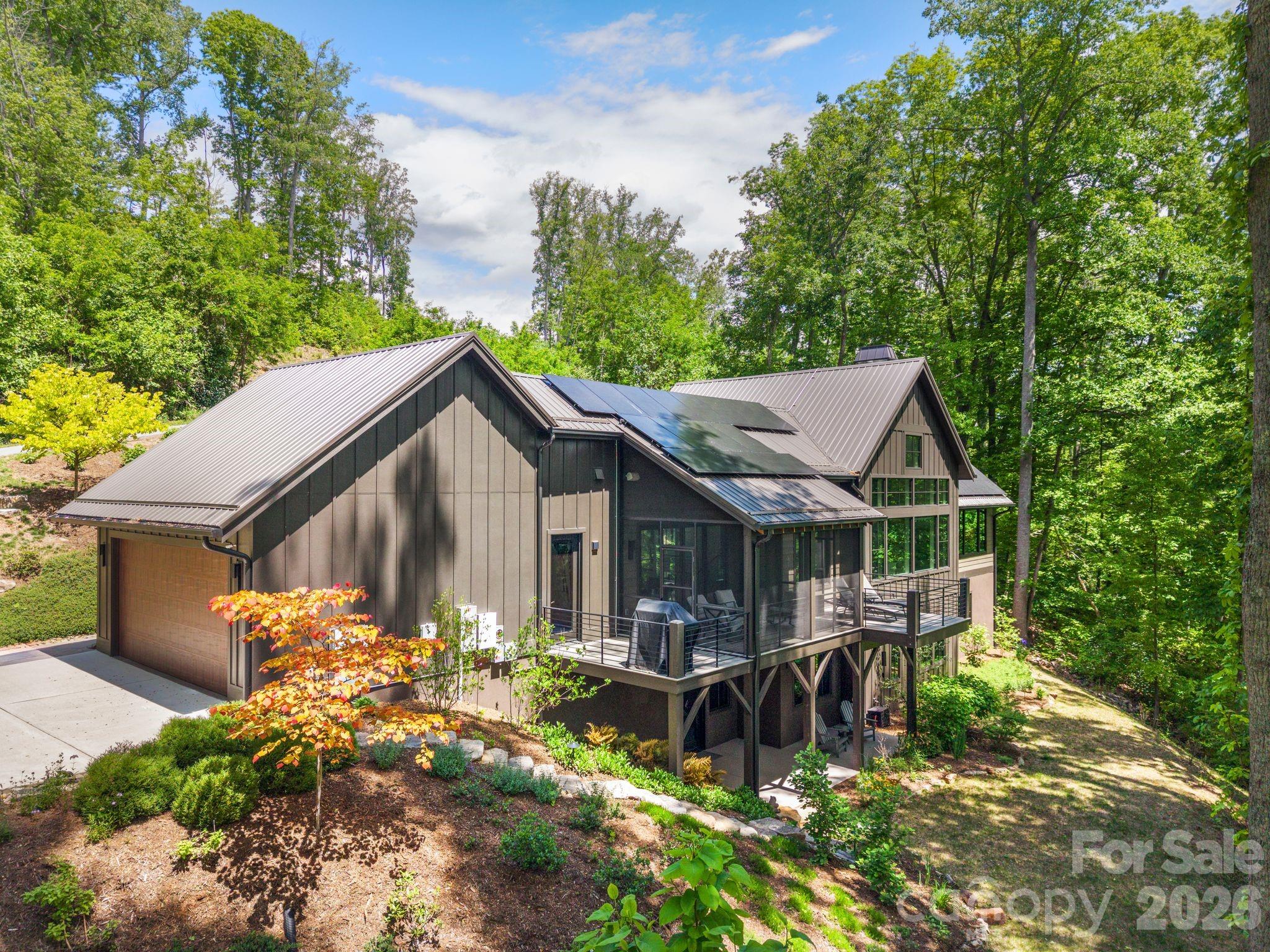 154 Wandering Oaks Way — Asheville