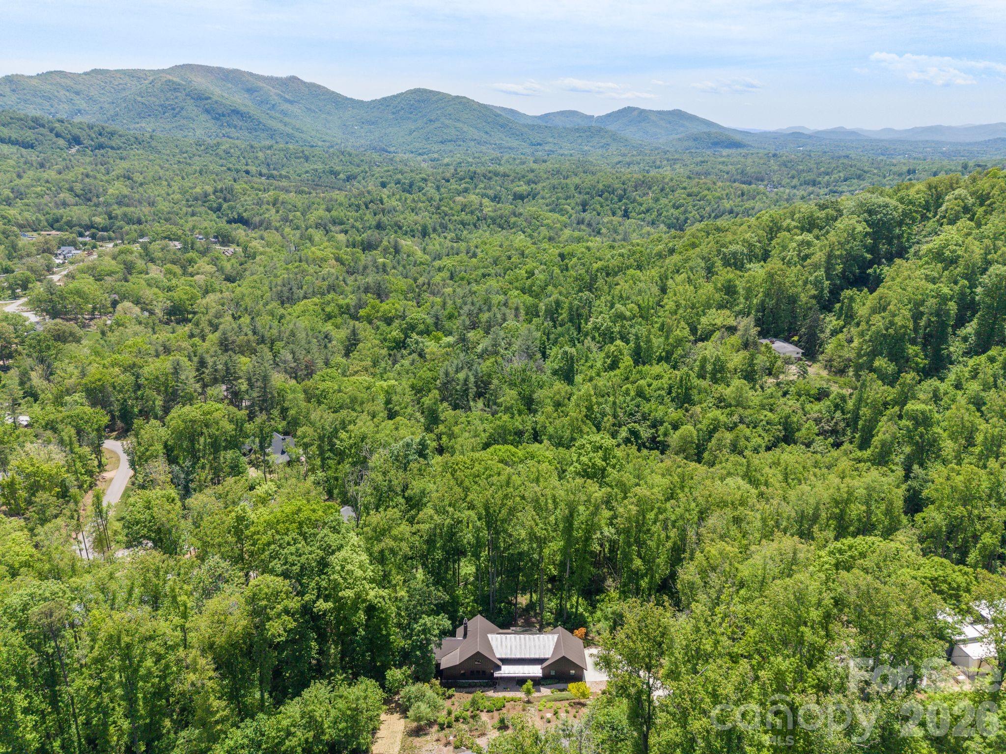 154 Wandering Oaks Way — Asheville