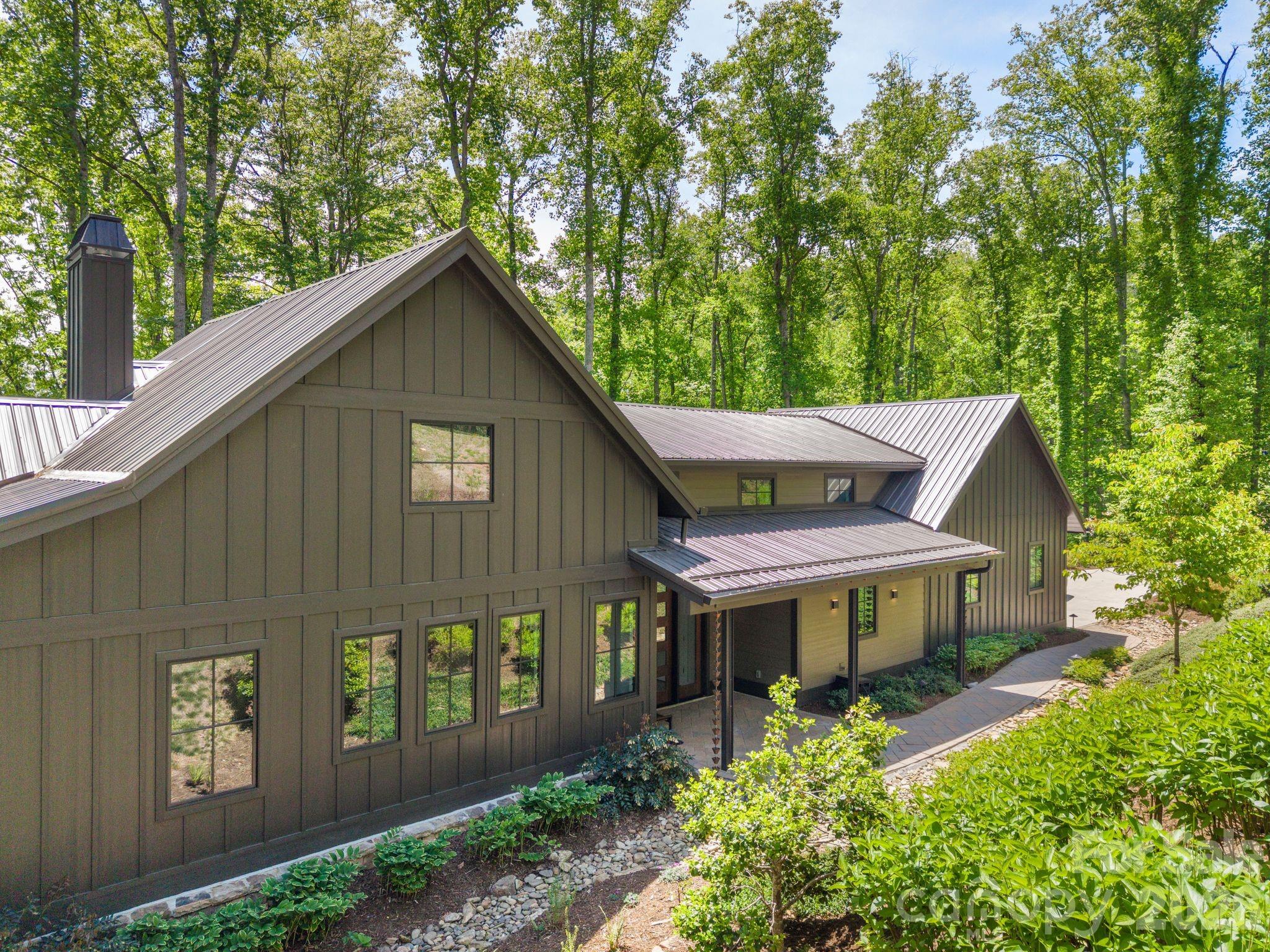 154 Wandering Oaks Way — Asheville