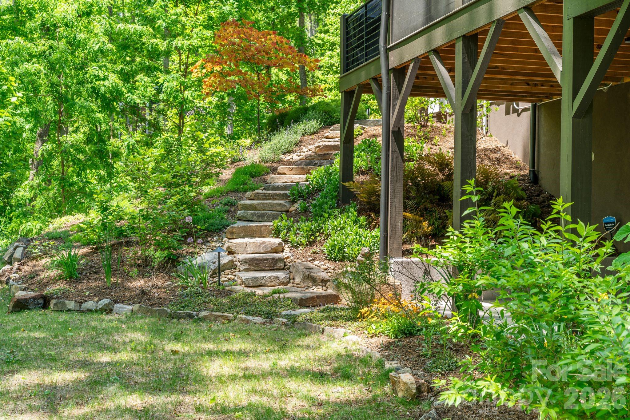154 Wandering Oaks Way — Asheville