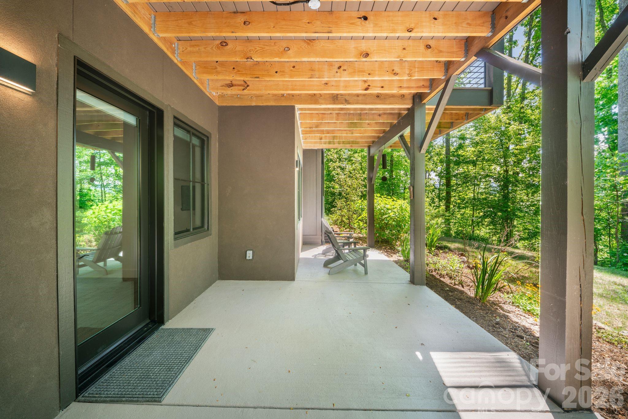154 Wandering Oaks Way — Asheville