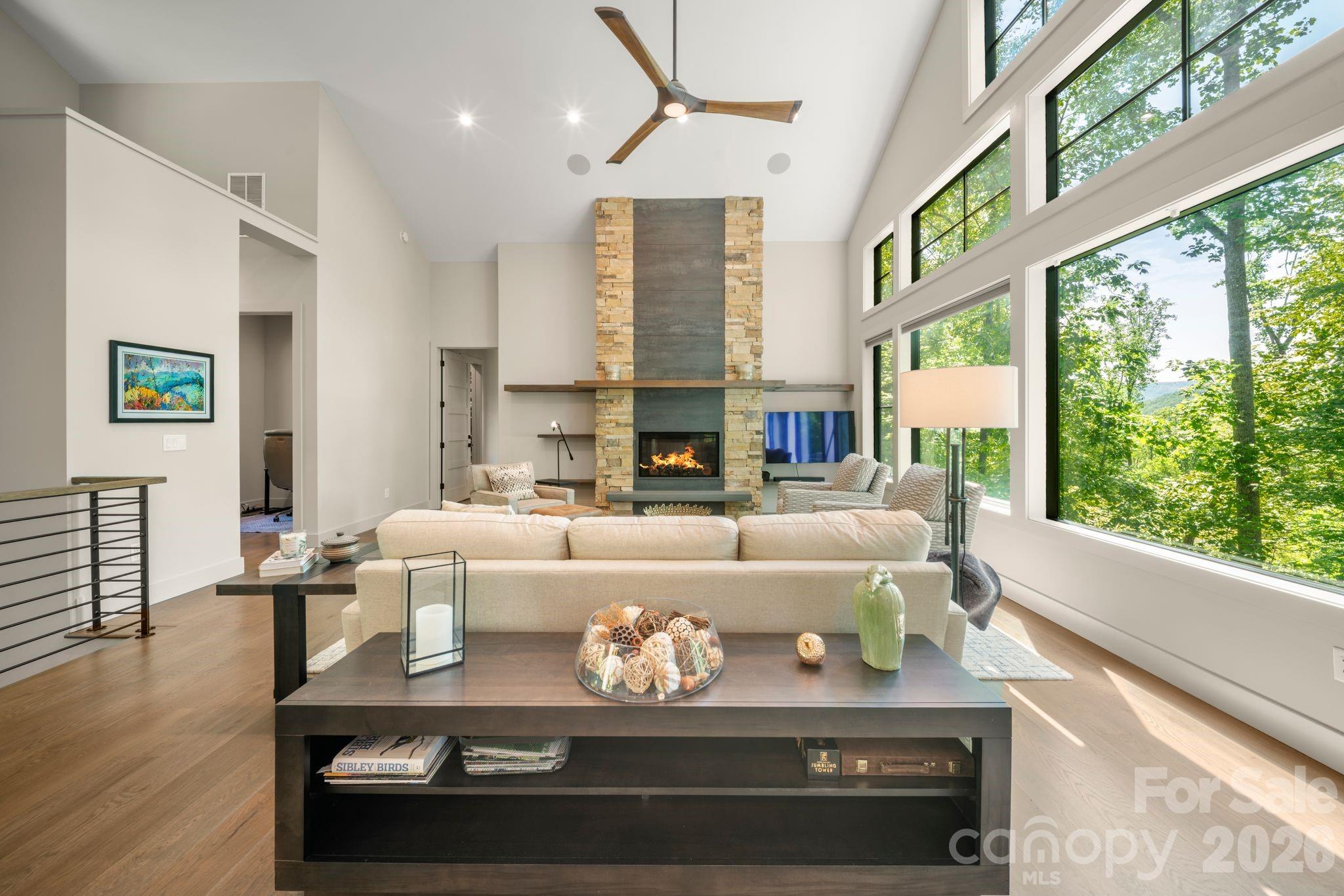 154 Wandering Oaks Way — Asheville