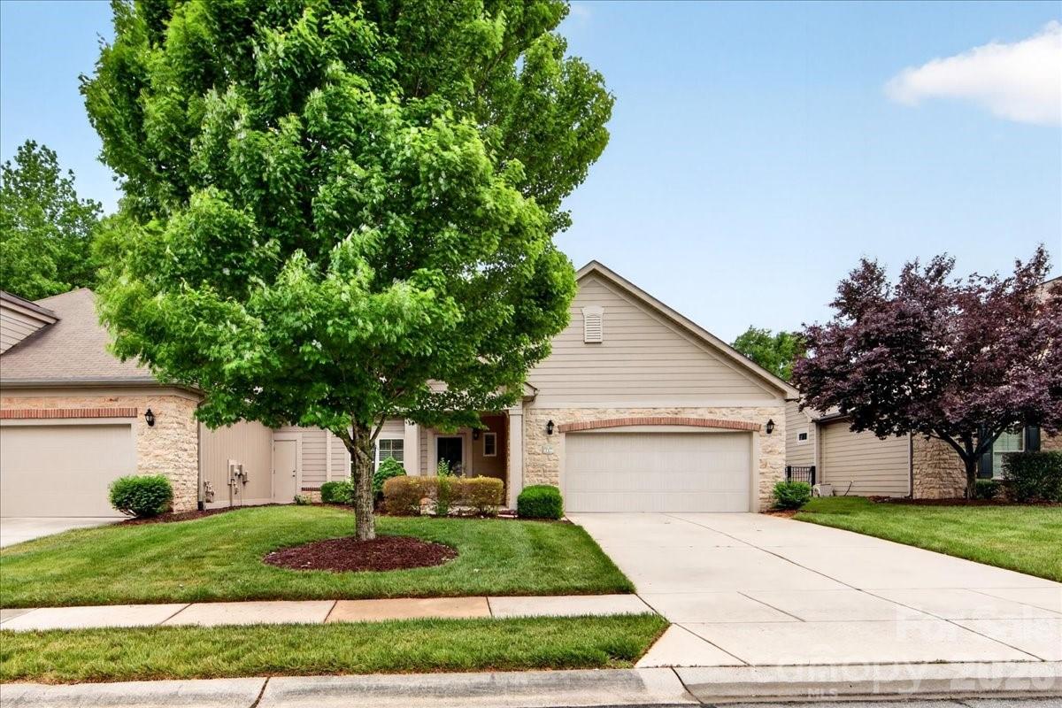 4430 Parkgate Drive — Matthews