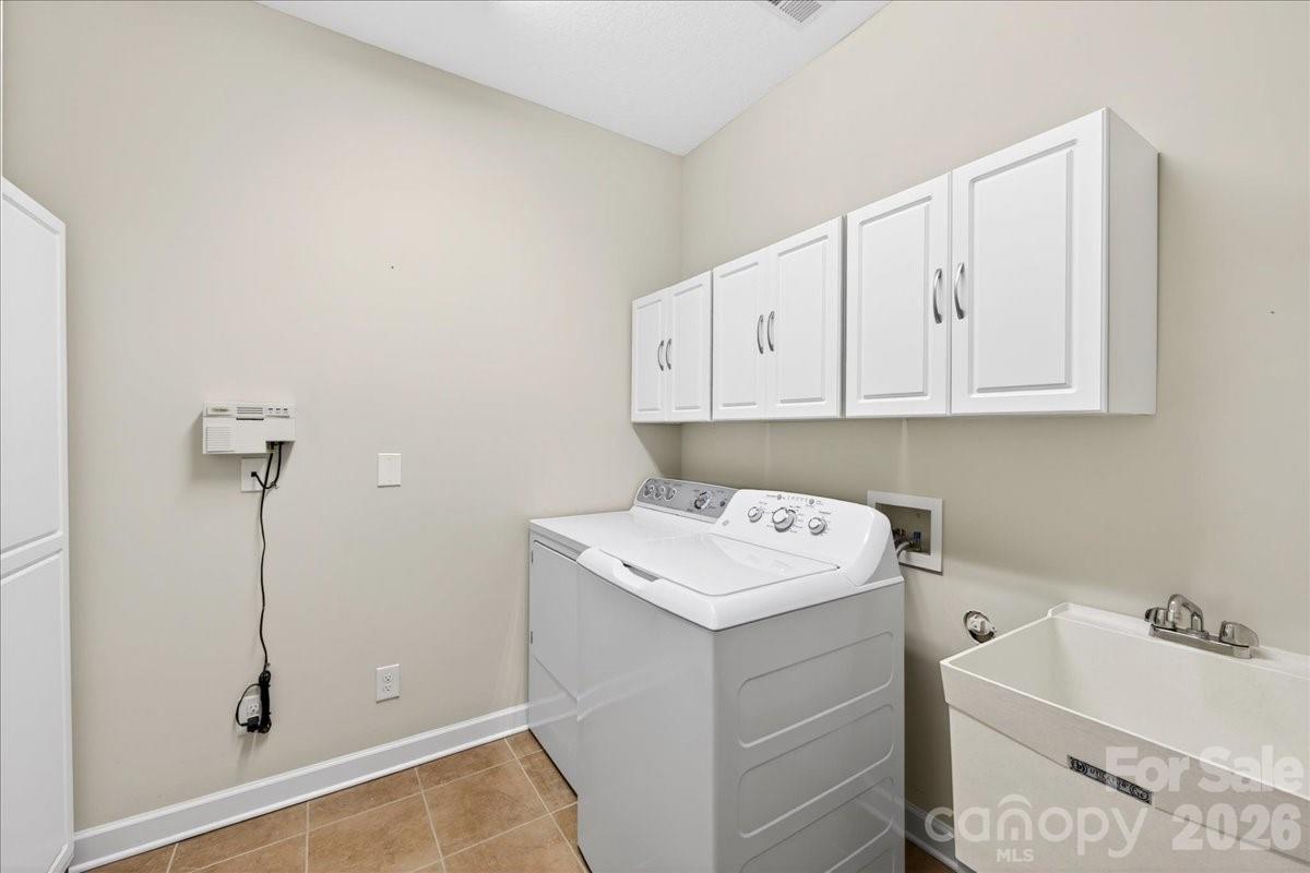 4430 Parkgate Drive — Matthews