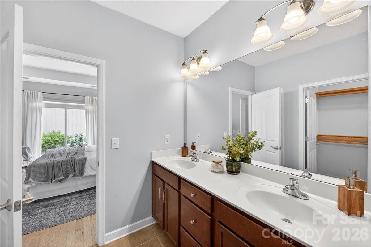 4430 Parkgate Drive — Matthews
