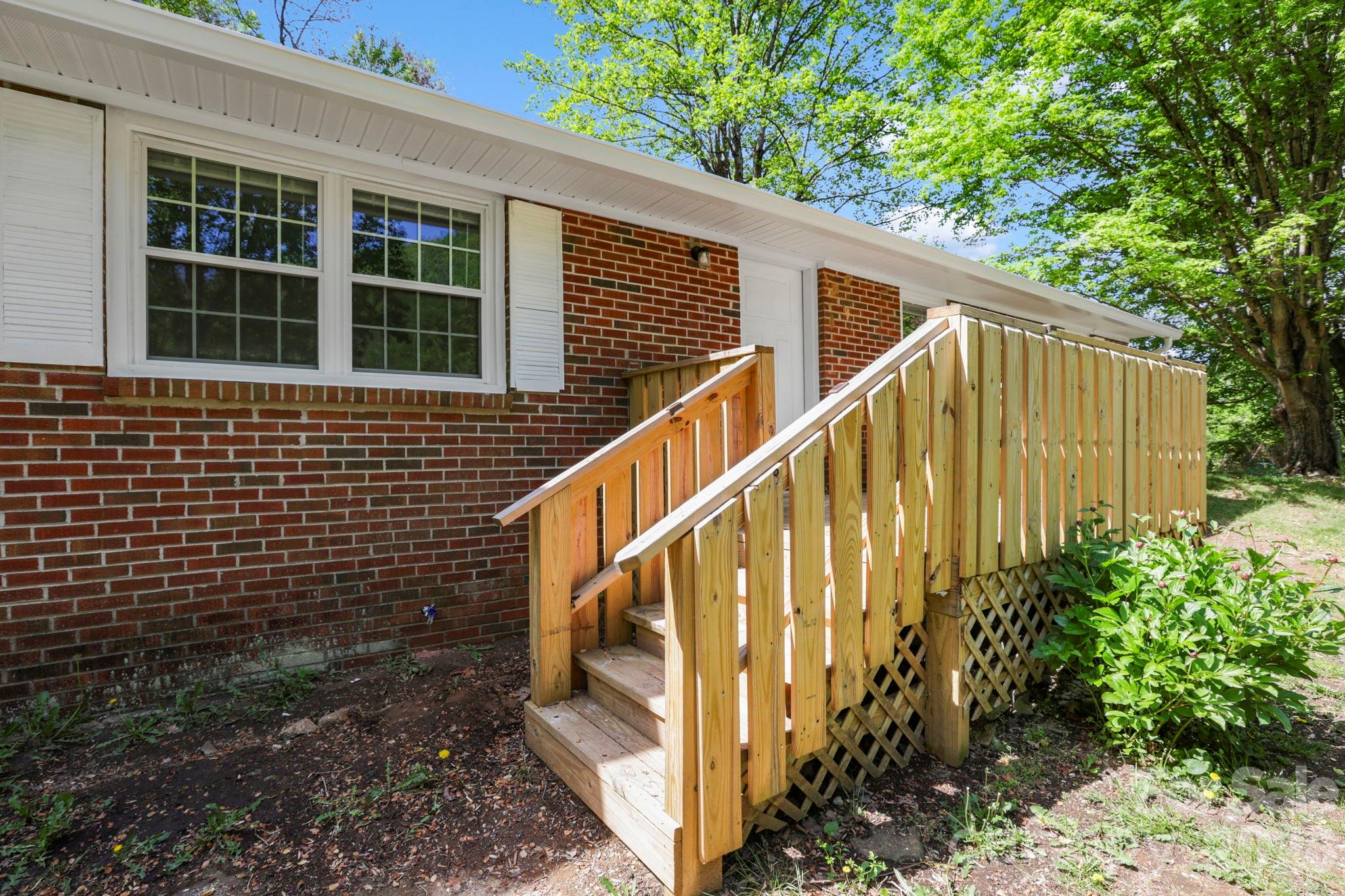 1007 N Fork Road — Barnardsville