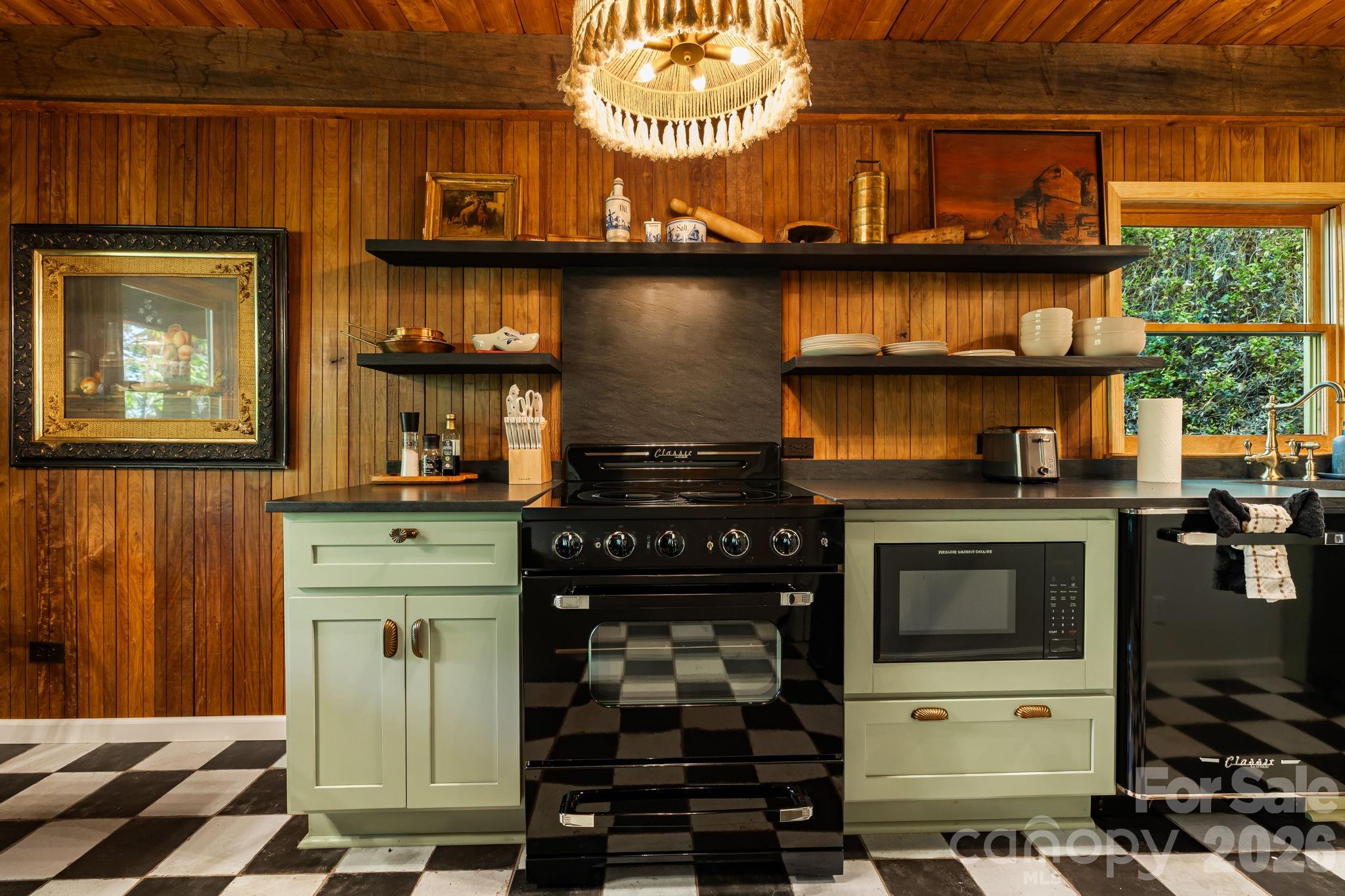 155 Spivey Mountain Road — Asheville