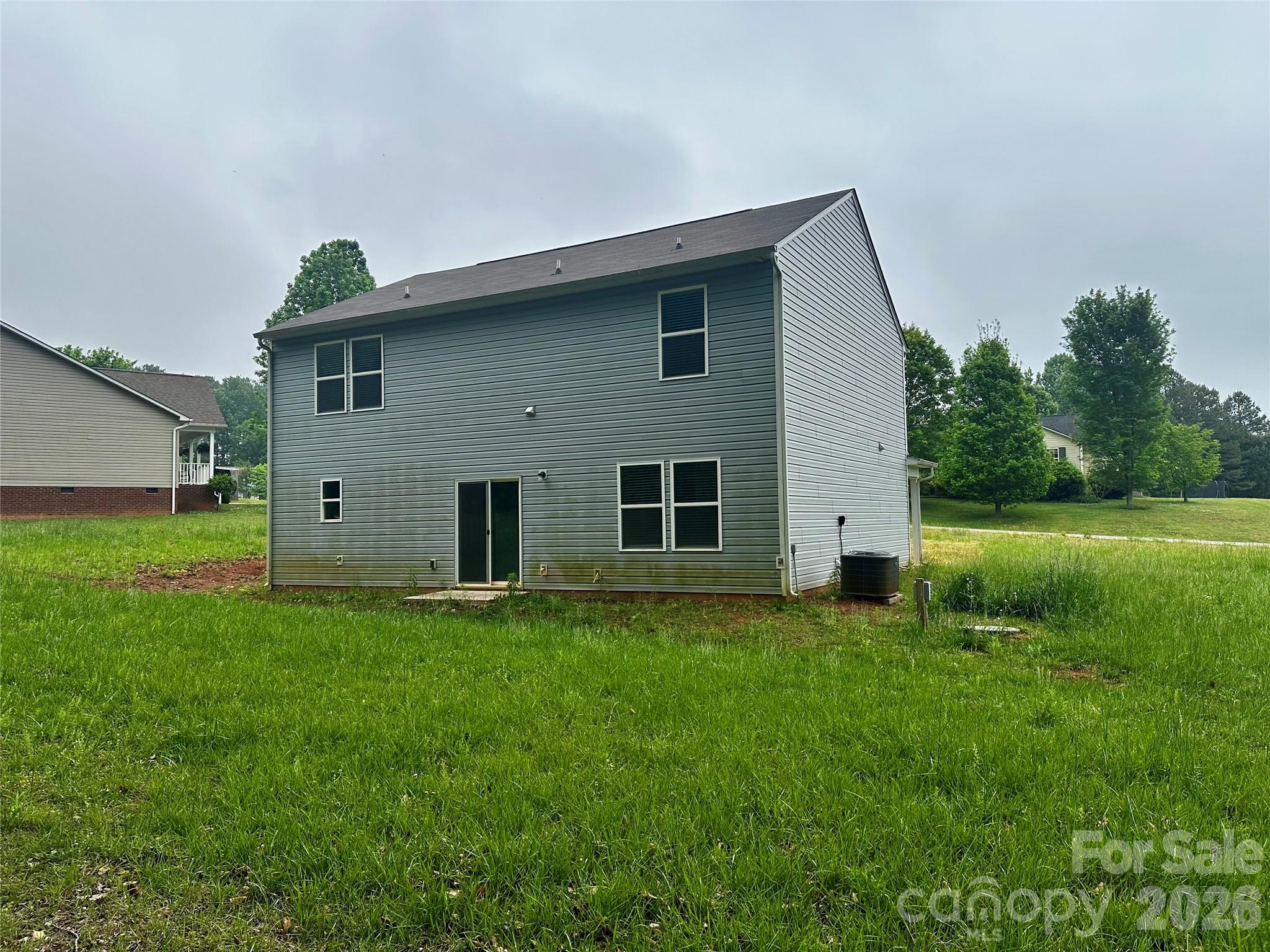 1050 Glenbriar Court — Woodleaf
