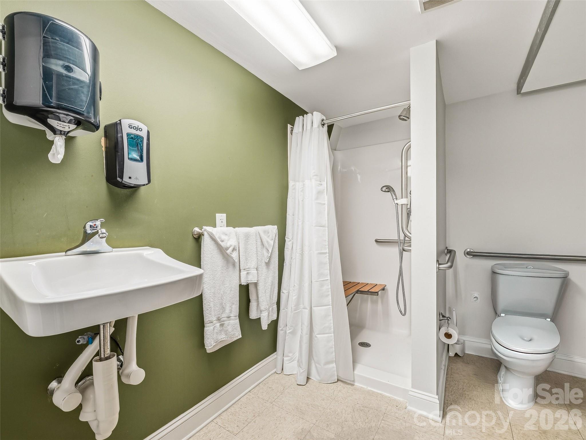 210 Bowling Park Road — Asheville