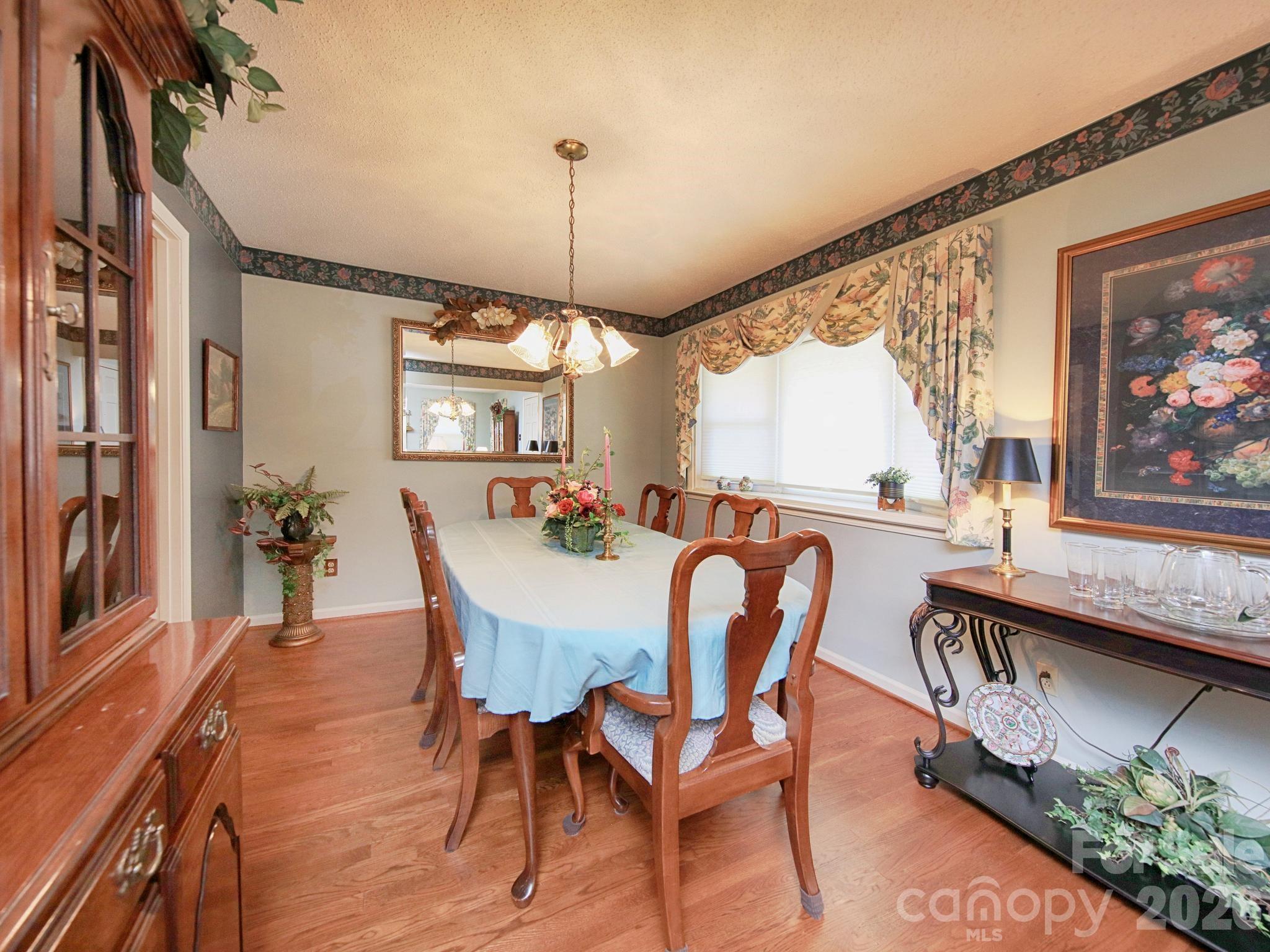 1005 Forest Park Drive — Statesville