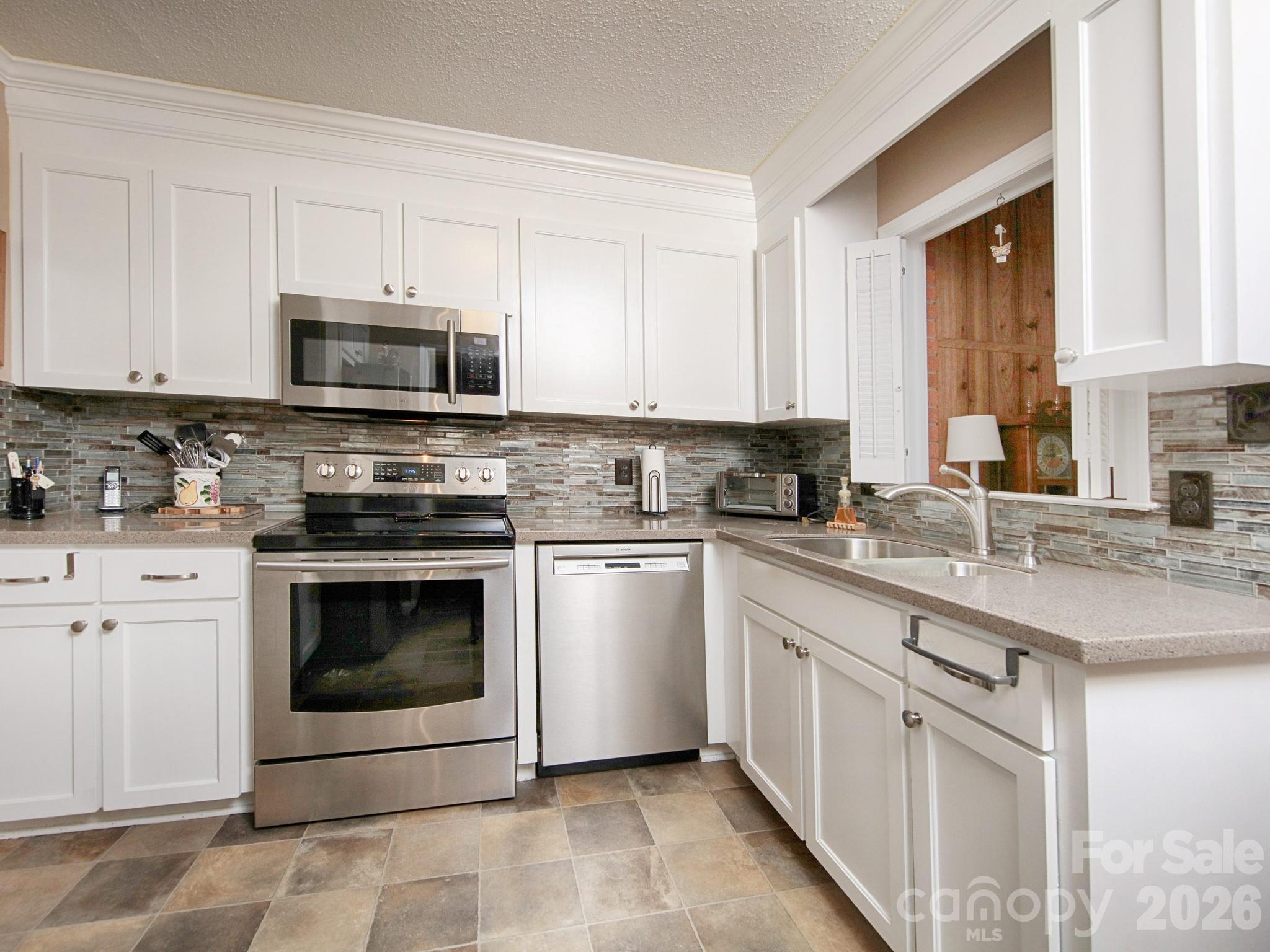 1005 Forest Park Drive — Statesville