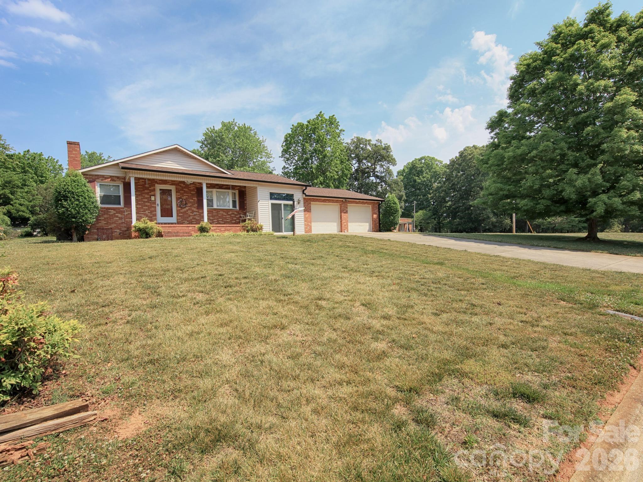 1005 Forest Park Drive — Statesville