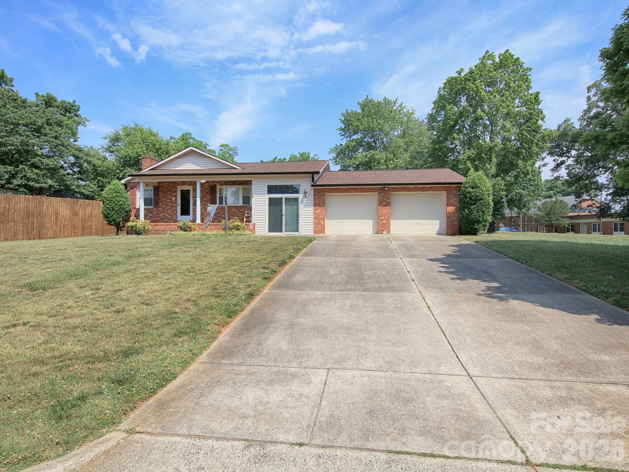 1005 Forest Park Drive — Statesville