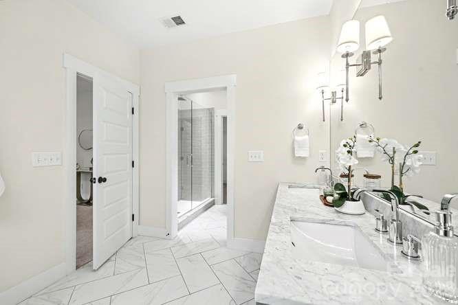 824 E 16th Street — Charlotte