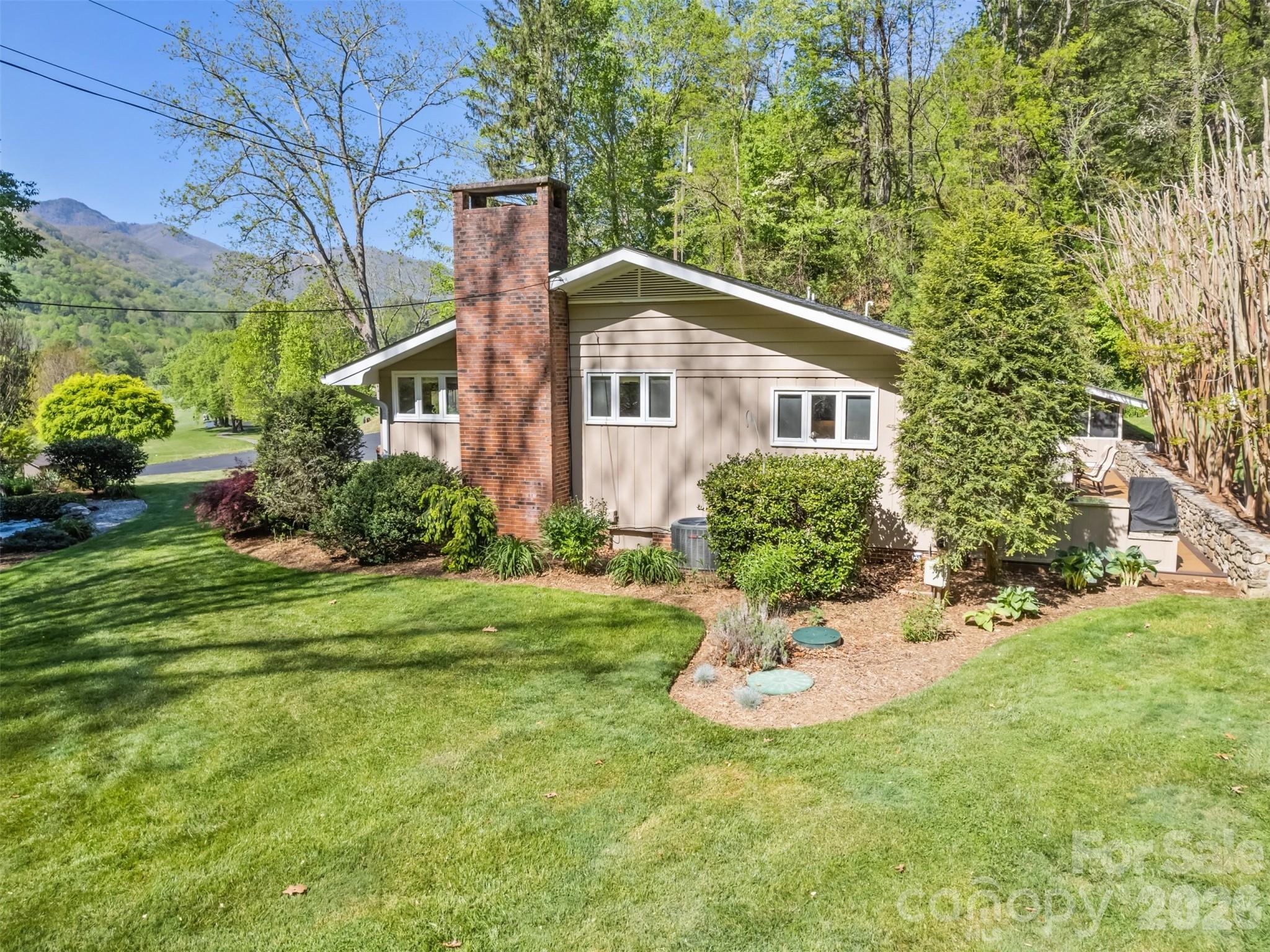 9 Golfview Drive — Maggie Valley