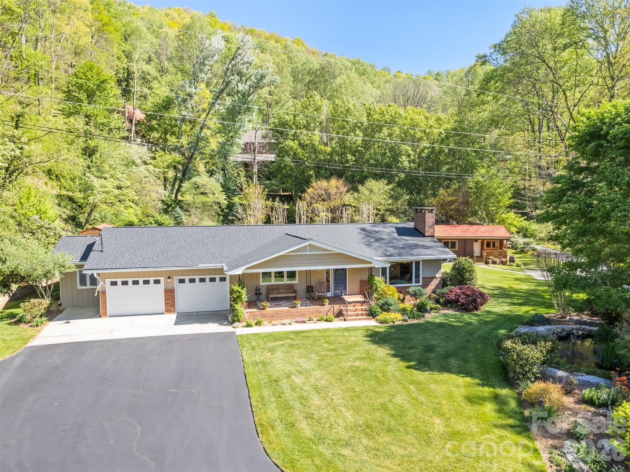 9 Golfview Drive — Maggie Valley