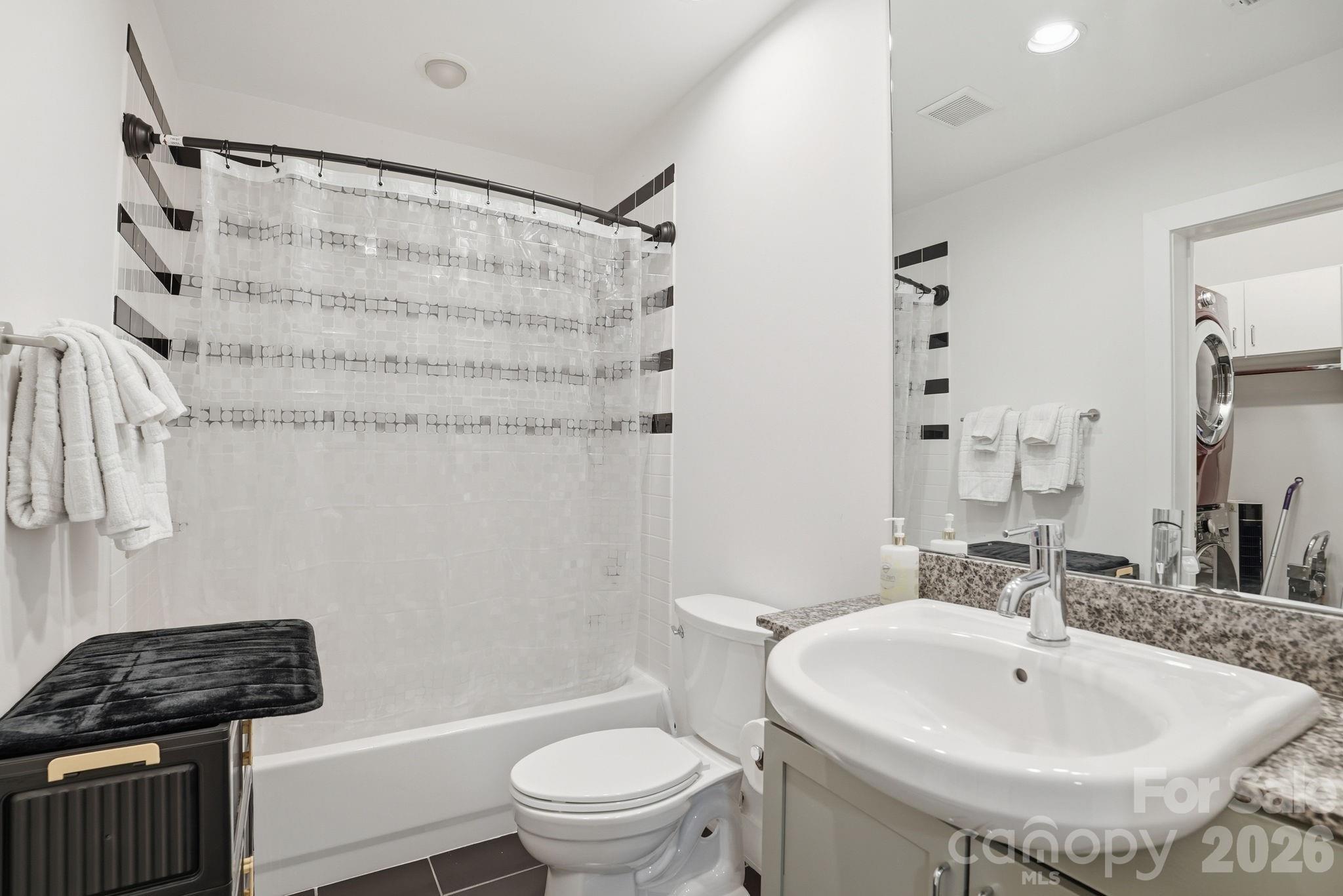 505 E 6th Street #1006 — Charlotte