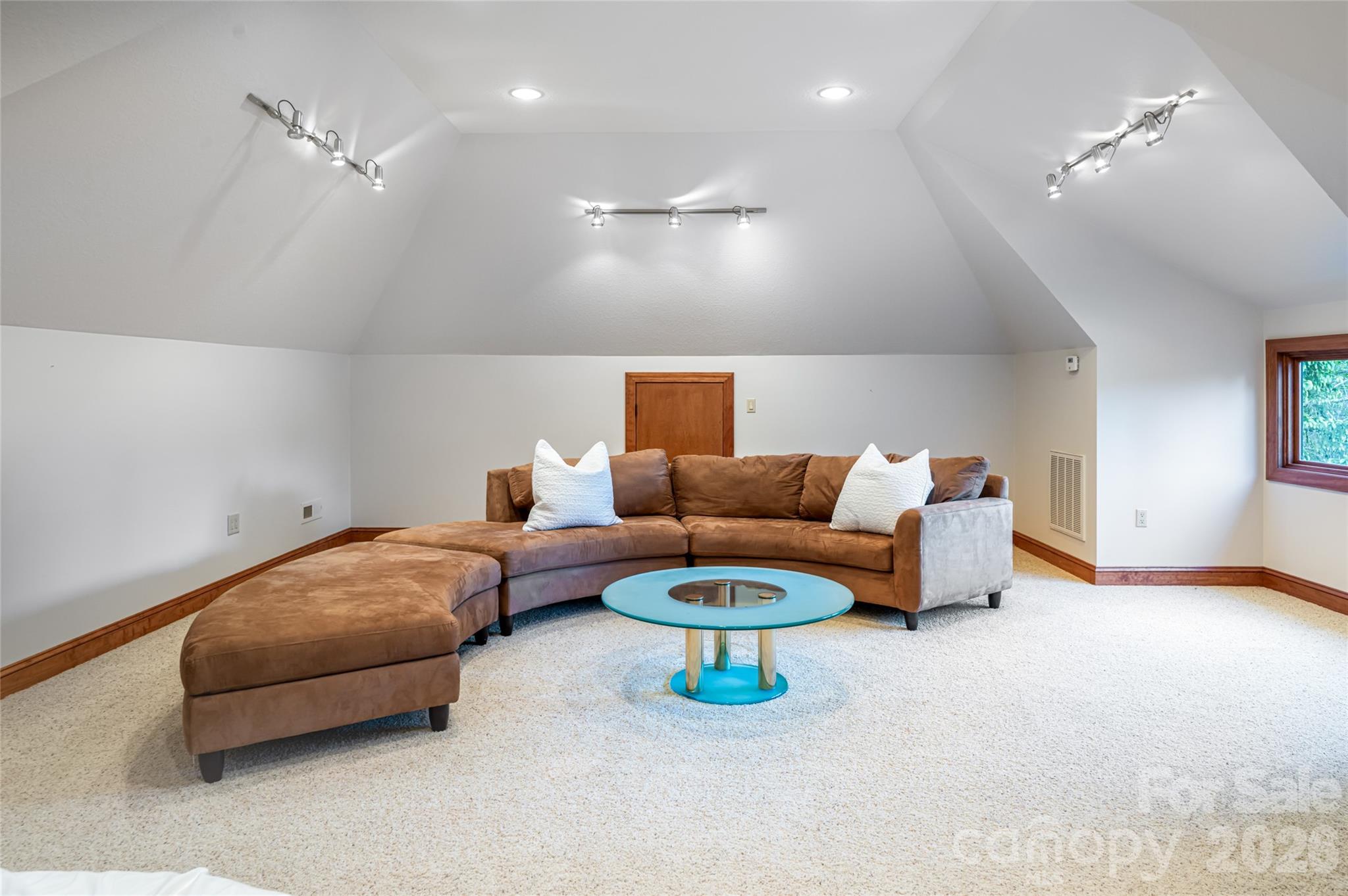 326 Summit Drive — Whittier