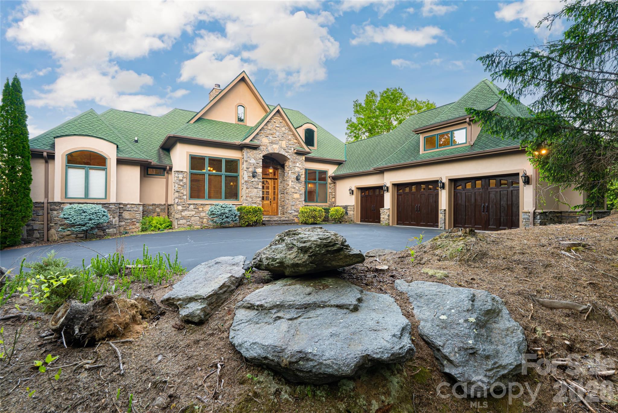 326 Summit Drive — Whittier