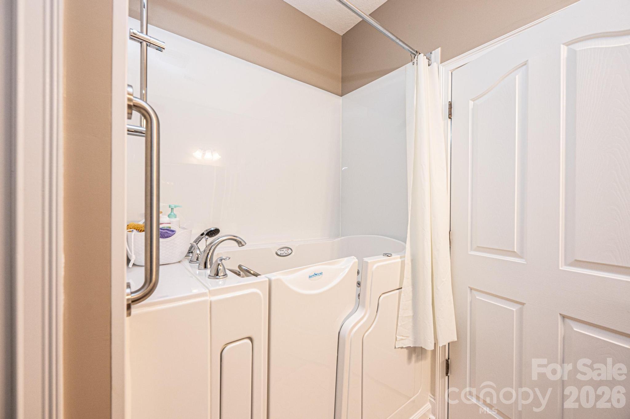 823 Wynnshire Drive #C — Hickory