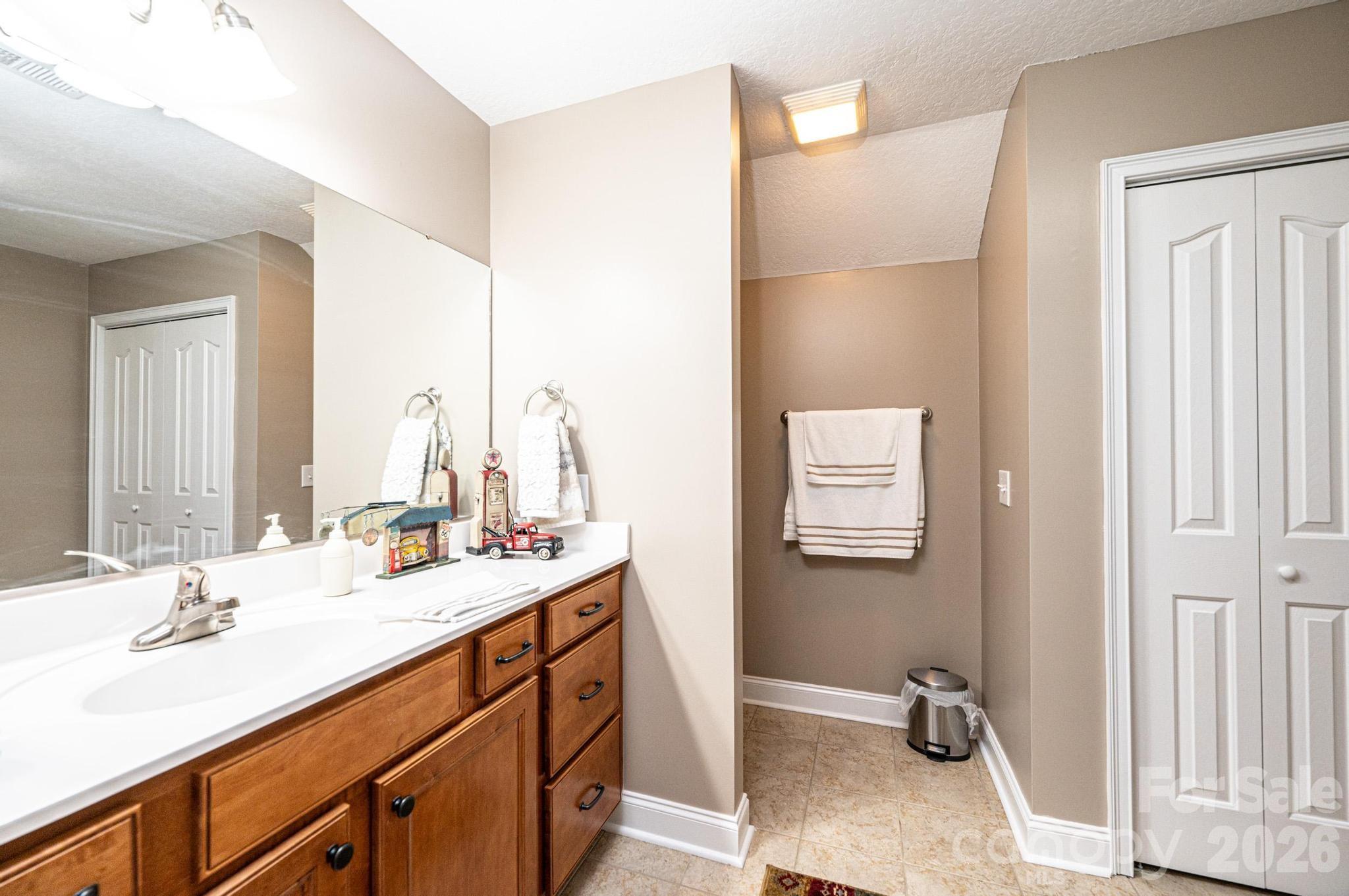 823 Wynnshire Drive #C — Hickory