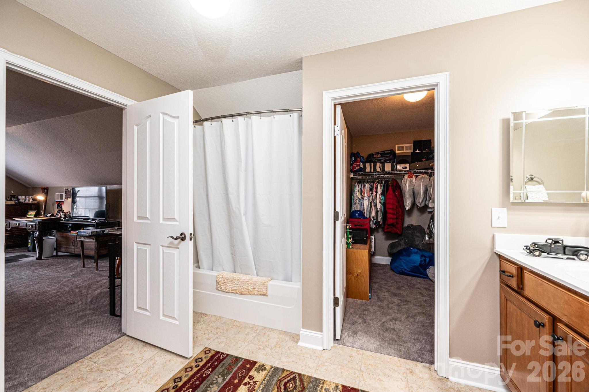 823 Wynnshire Drive #C — Hickory