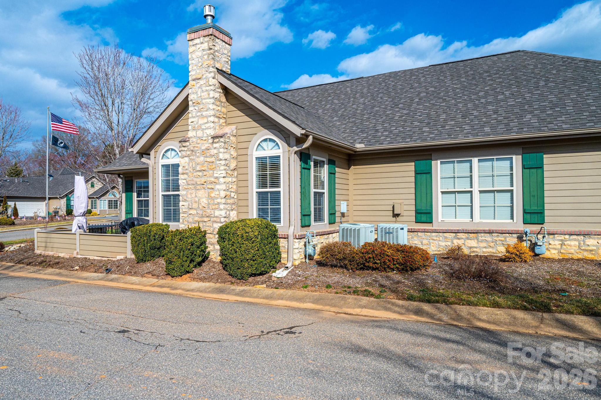 823 Wynnshire Drive #C — Hickory
