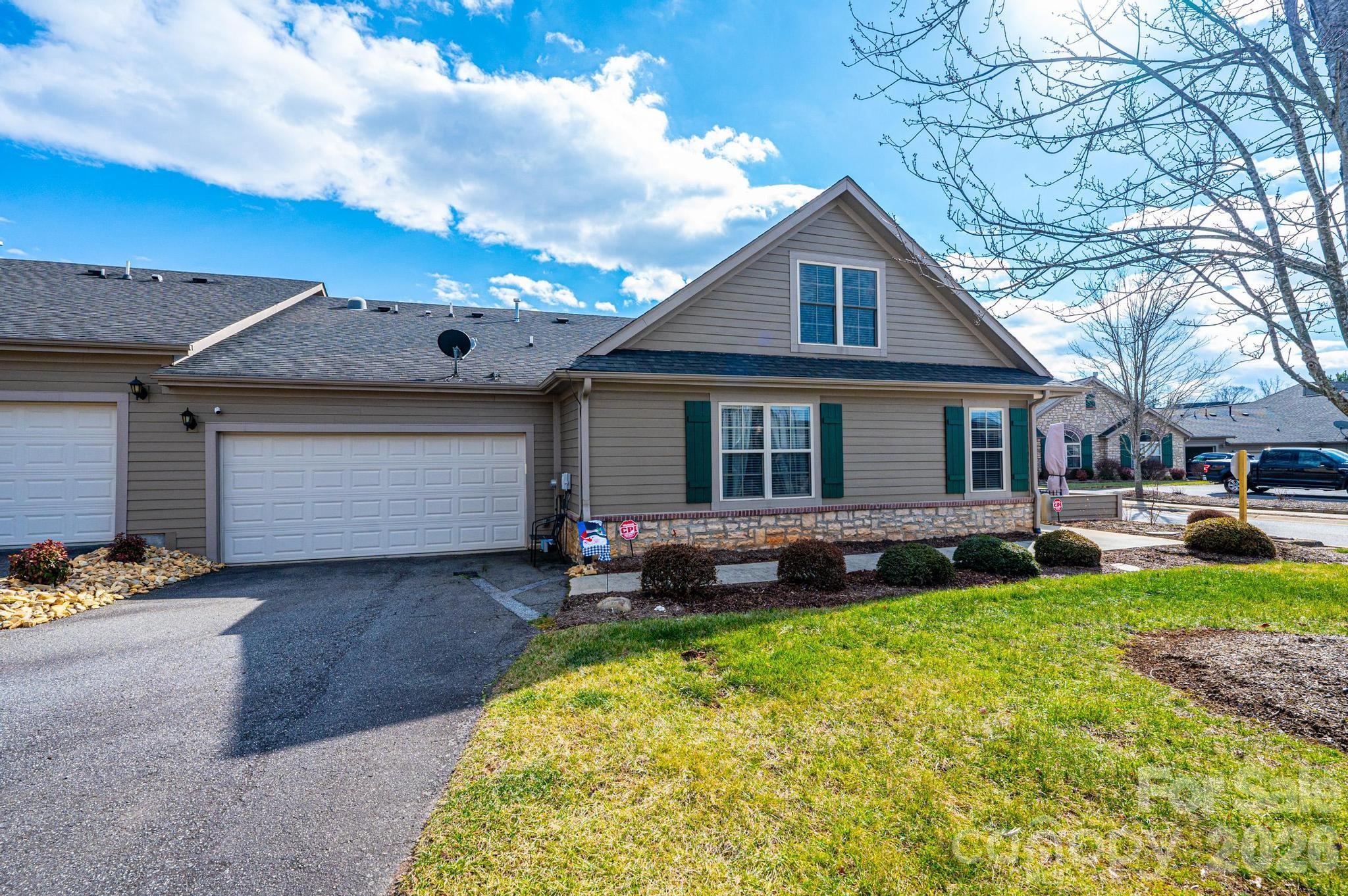 823 Wynnshire Drive #C — Hickory