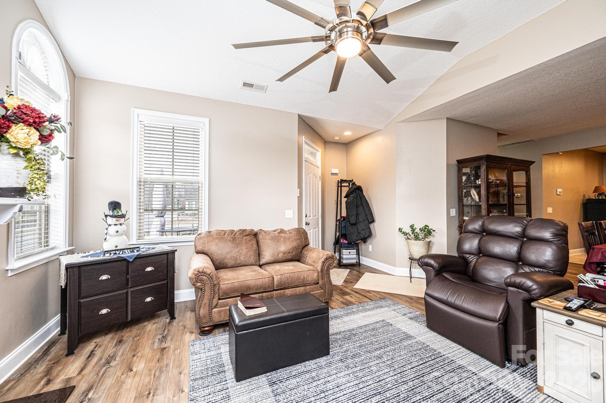 823 Wynnshire Drive #C — Hickory