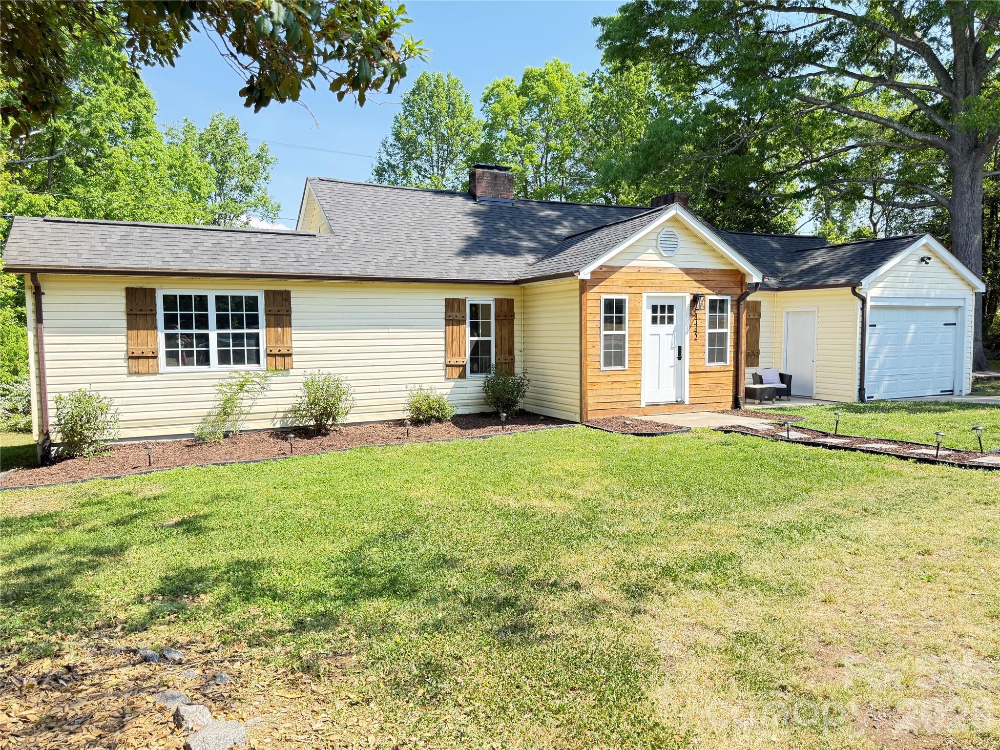 1442 Lee Pearson Road — Lenoir
