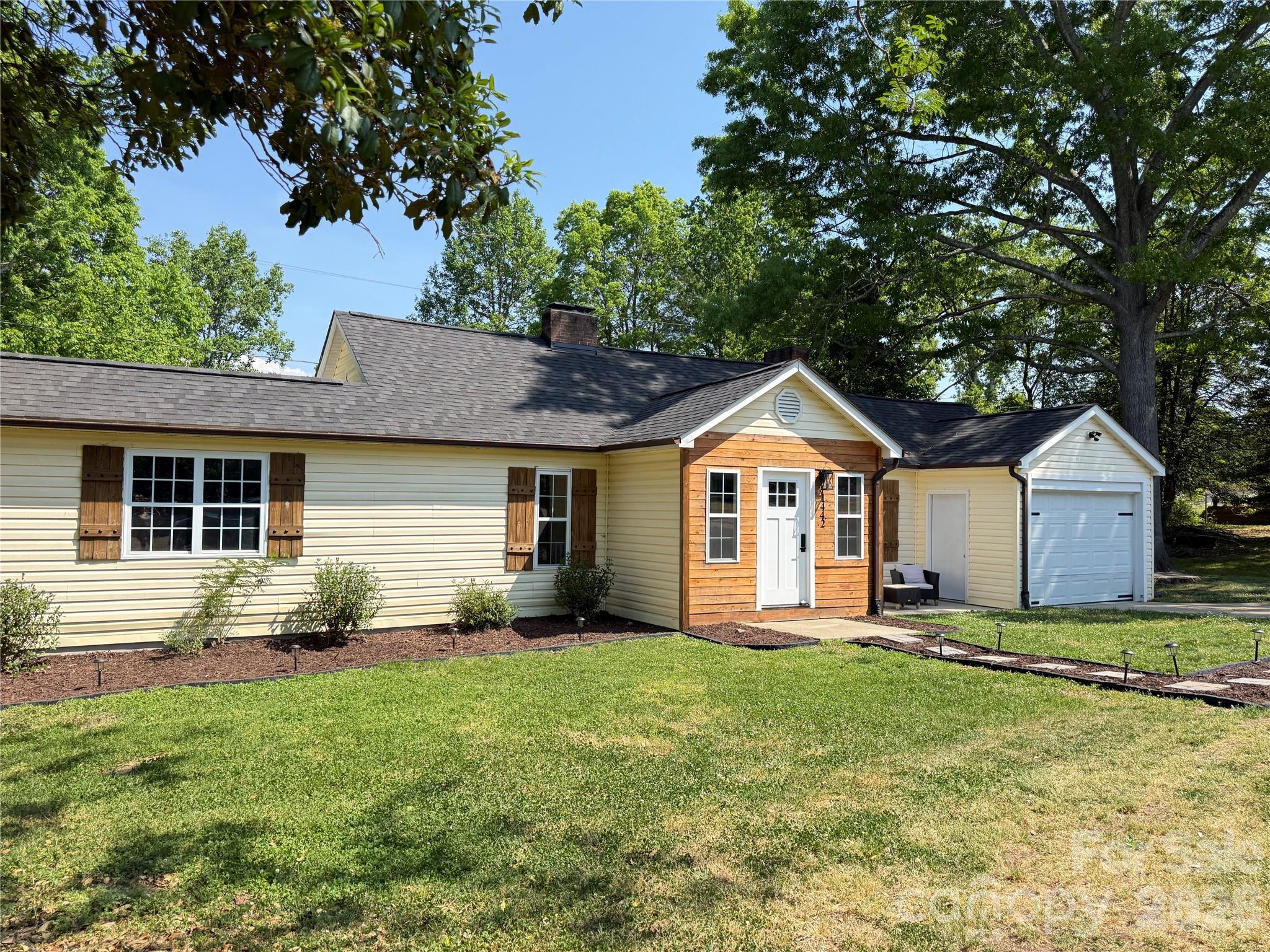 1442 Lee Pearson Road — Lenoir