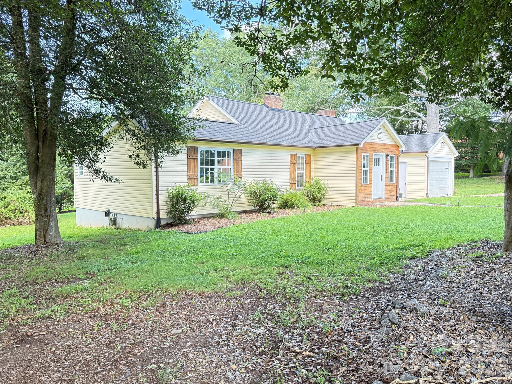 1442 Lee Pearson Road — Lenoir