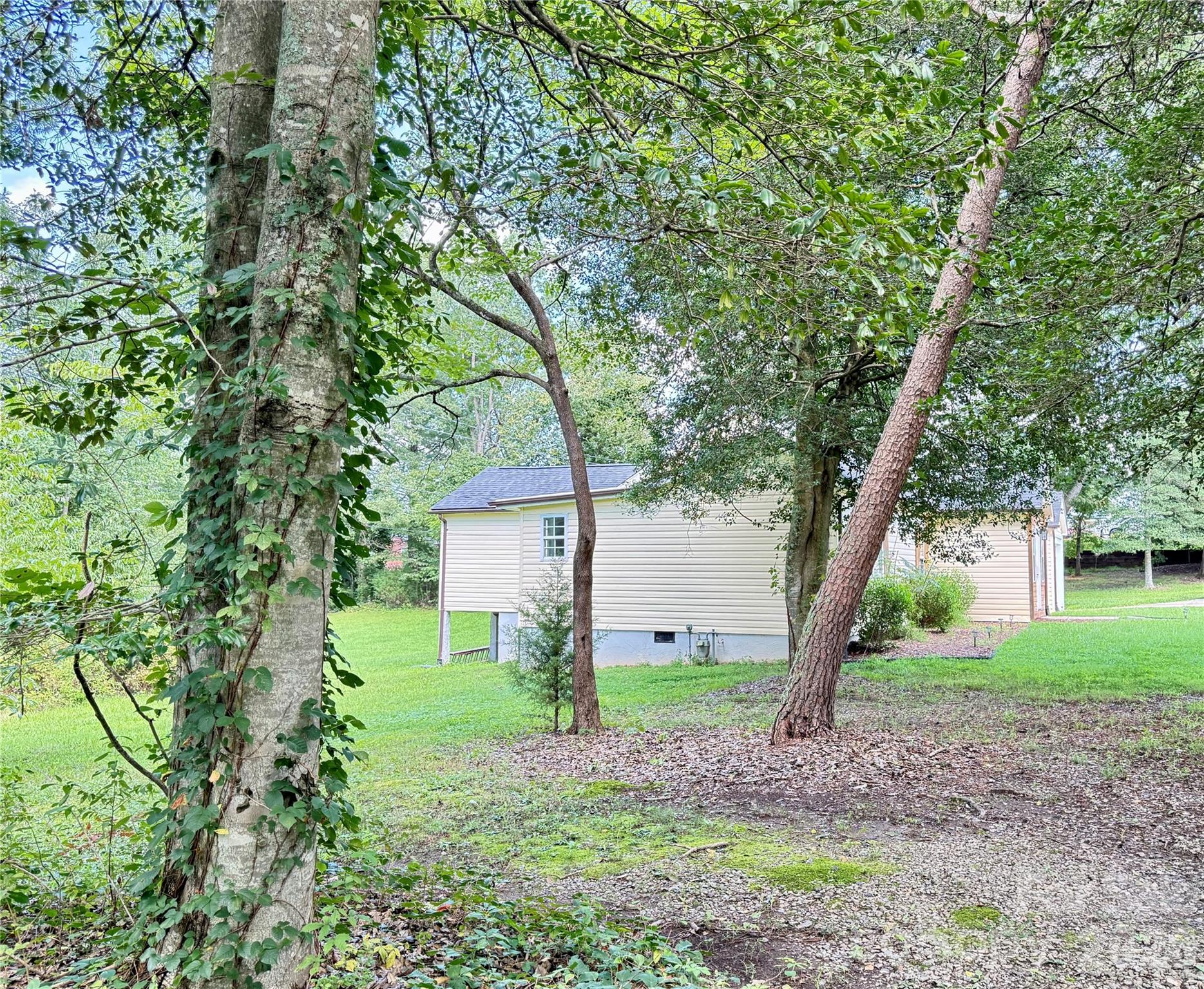1442 Lee Pearson Road — Lenoir