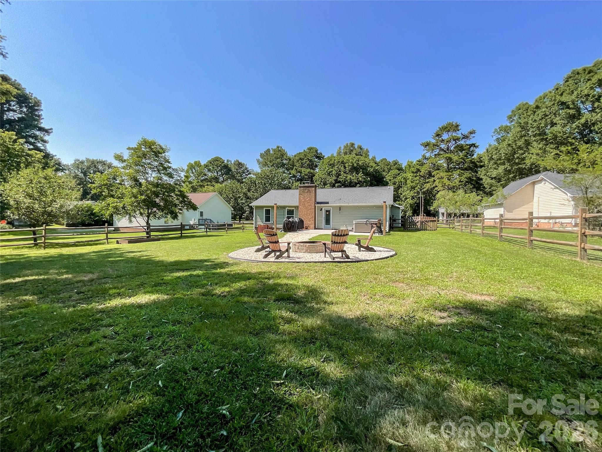 103 Woodland Lane — Monroe
