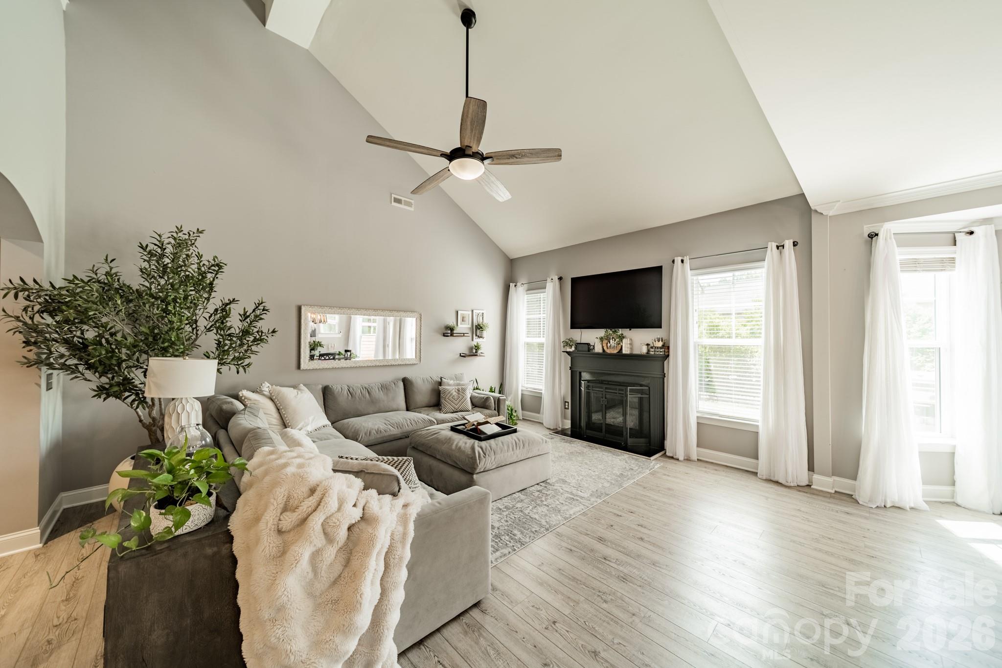 1204 Woodglen Lane — Matthews