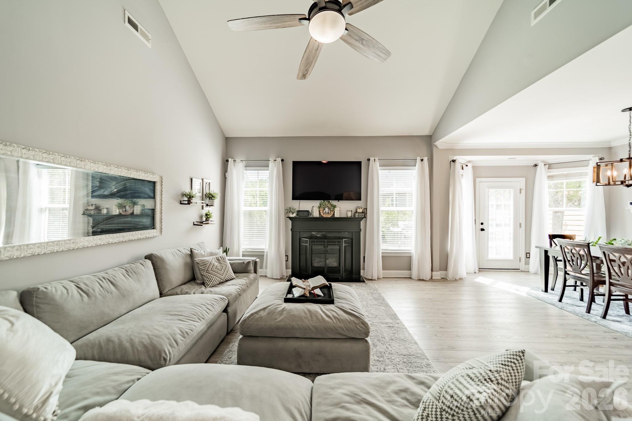 1204 Woodglen Lane — Matthews