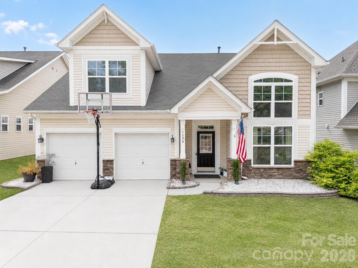 1204 Woodglen Lane — Matthews