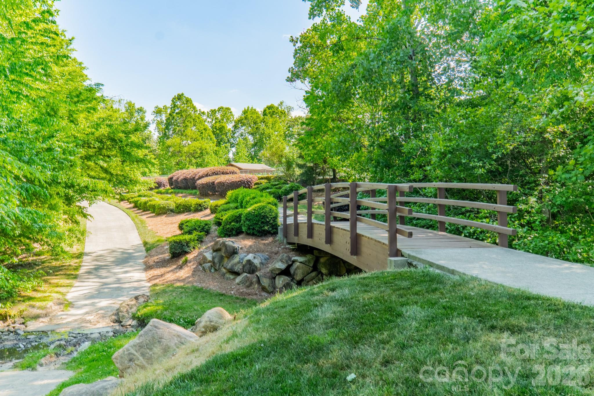 1204 Woodglen Lane — Matthews