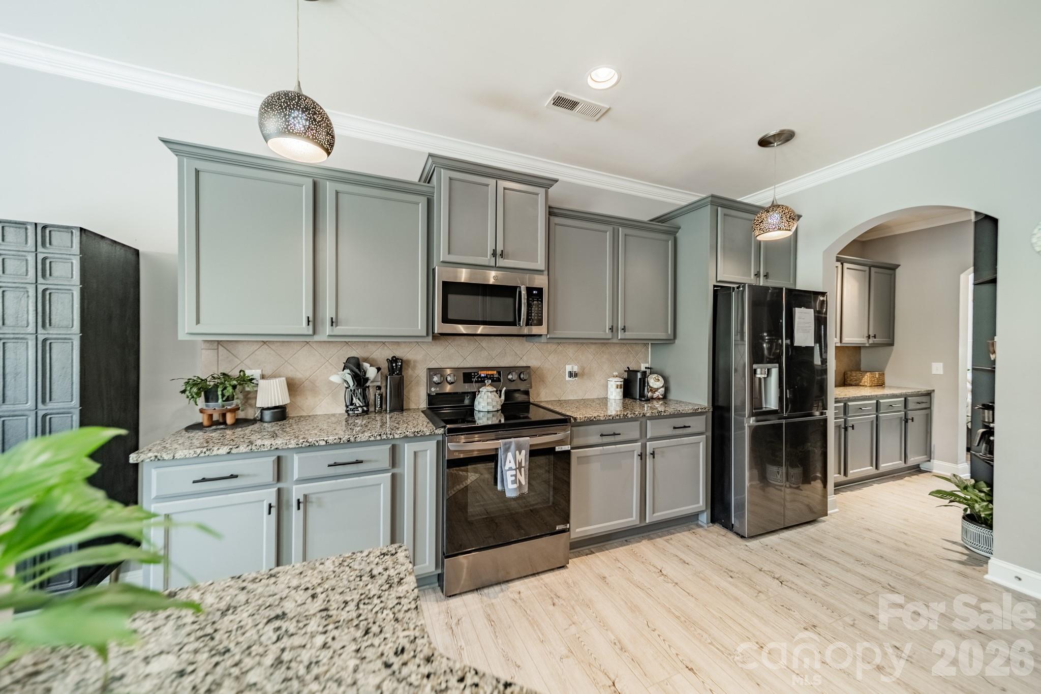 1204 Woodglen Lane — Matthews