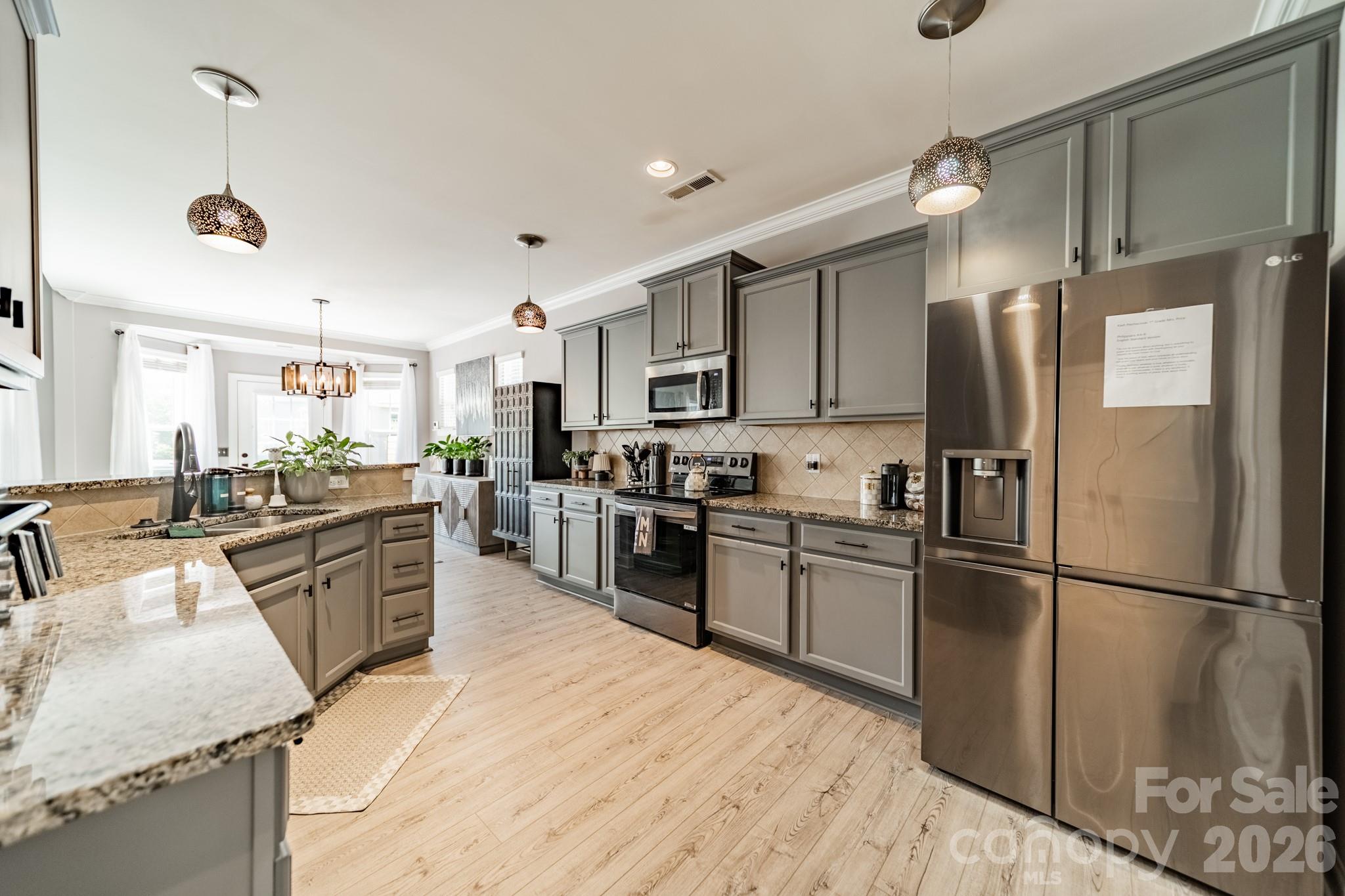 1204 Woodglen Lane — Matthews