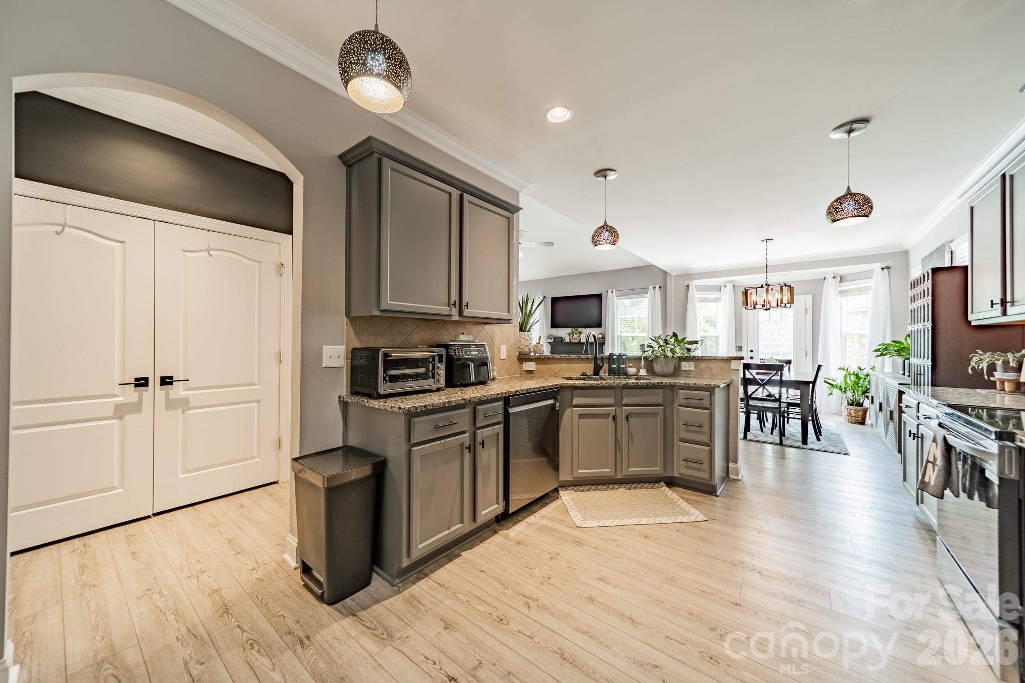1204 Woodglen Lane — Matthews